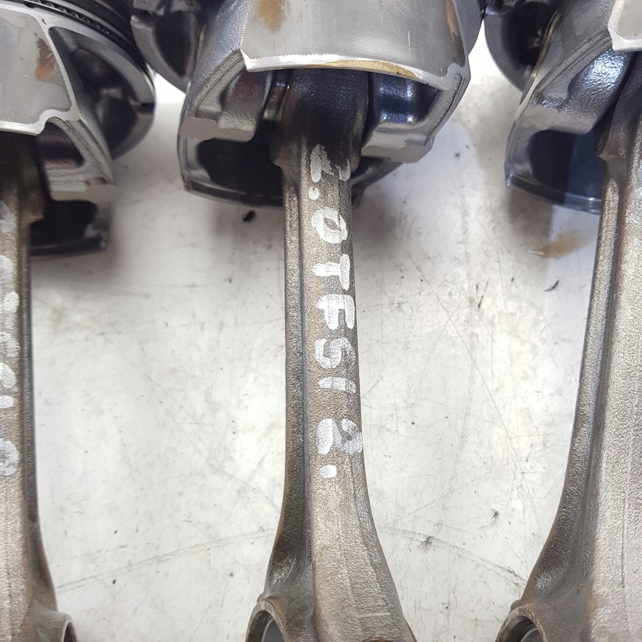 TŁOK TŁOKI KORBOWÓD AUDI 2.0 FSI Typ samochodu Samochody osobowe