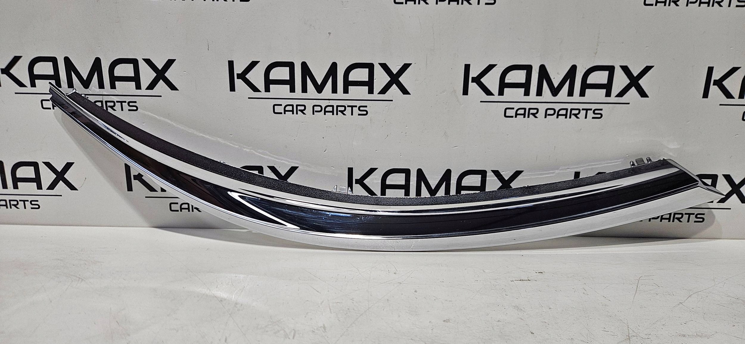 moulding below reflektorem right side Toyota Corolla E160 E170 5318102010