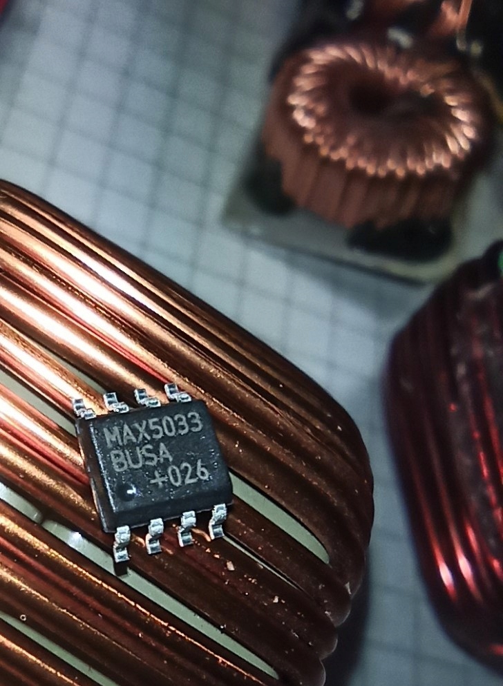 MAX5033 Step-down DC/DC 76V 5V Producent Inna