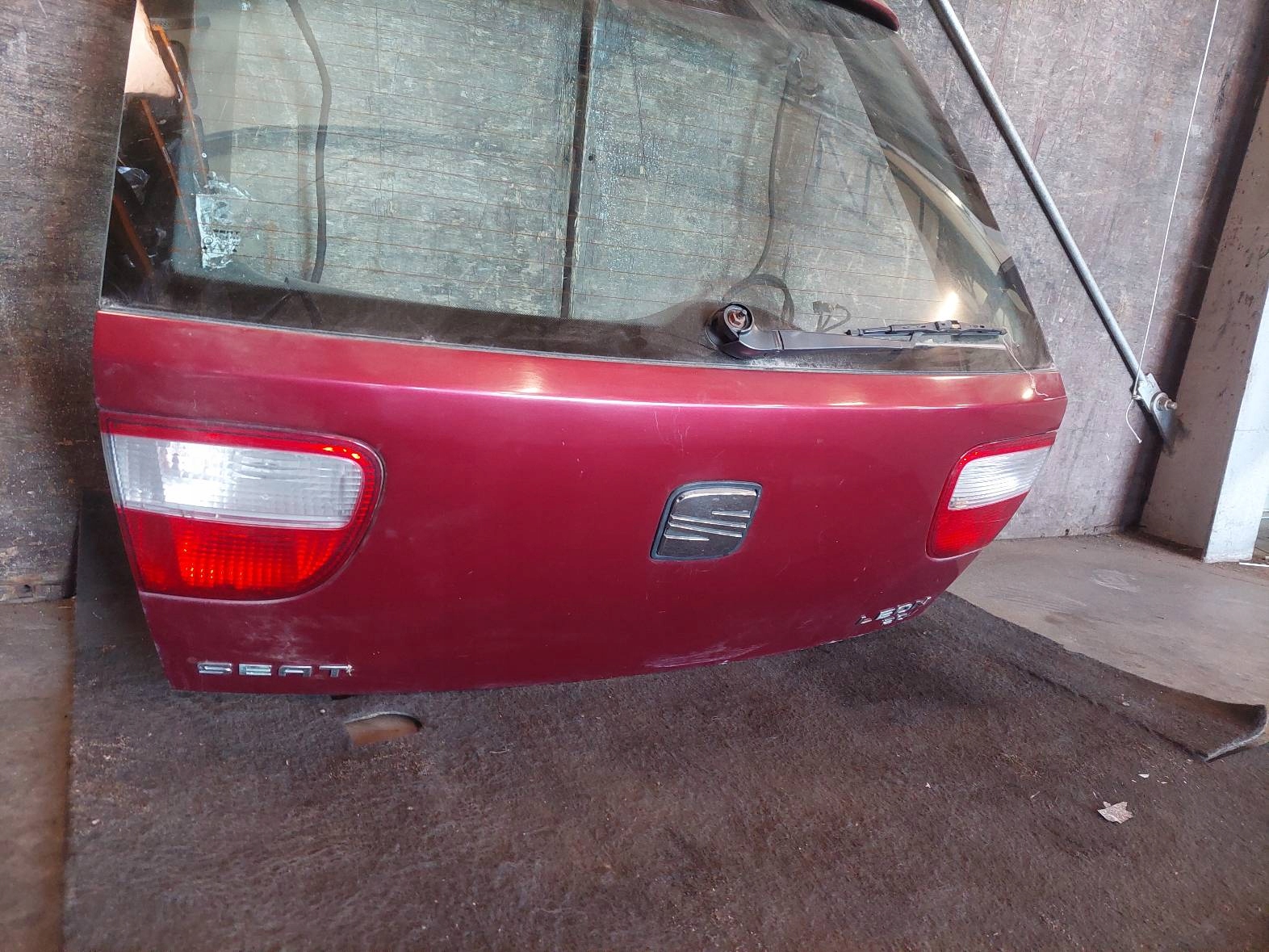 complete rear part SEAT LEON and LS3R trunk door boot lights ID: 202042