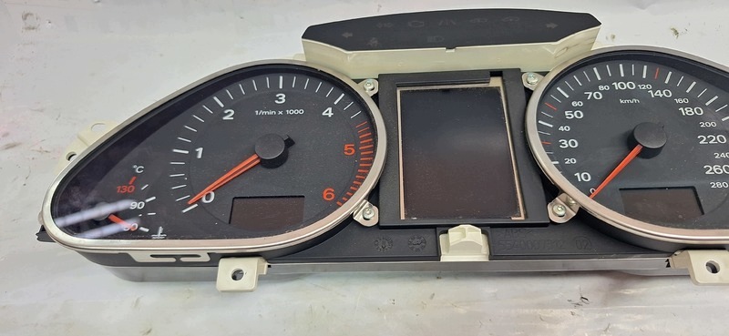 budíky AUDI A6 C6 4F0910930C