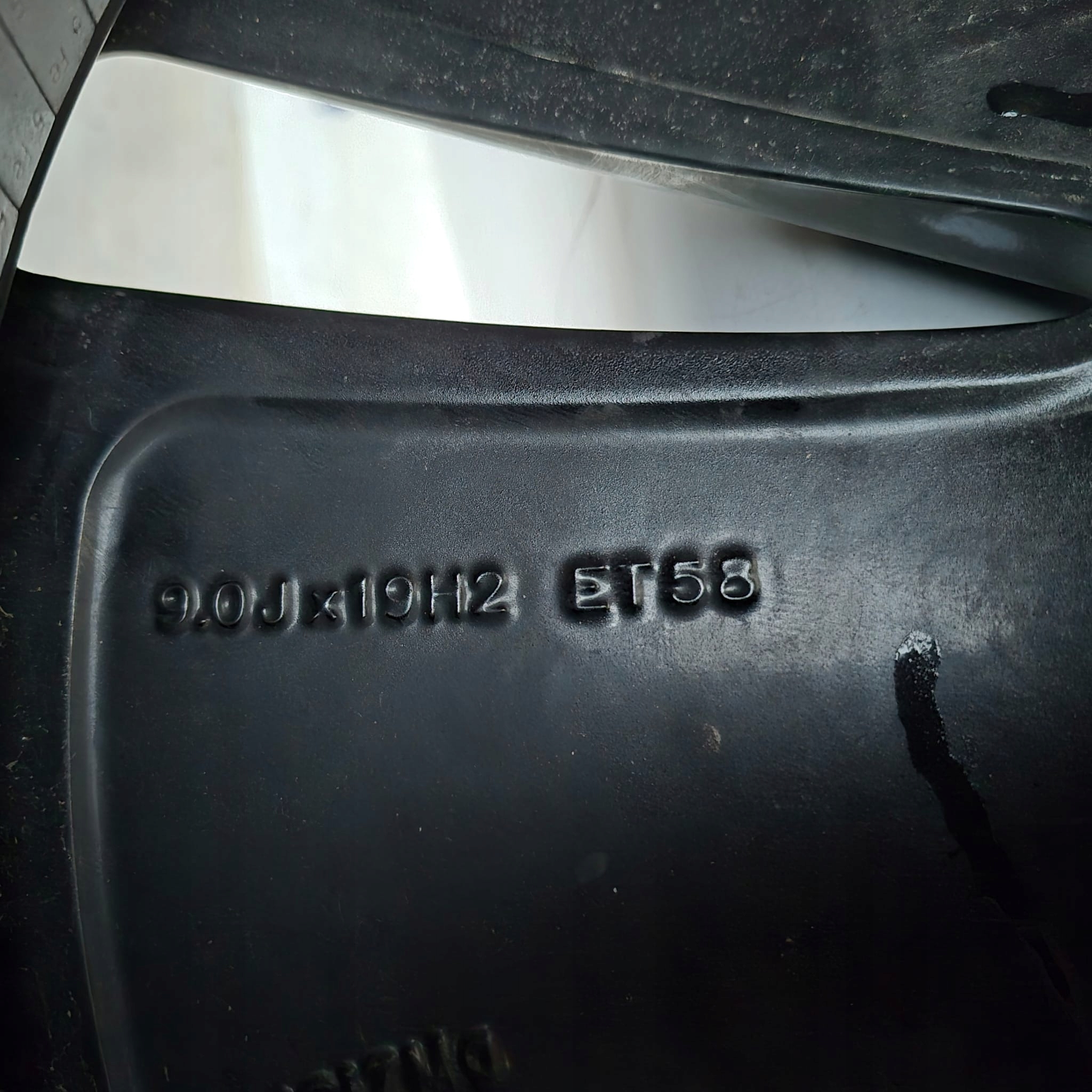 VW 1T3601025J 9JX19H2 ET58 19" disk hliníkový