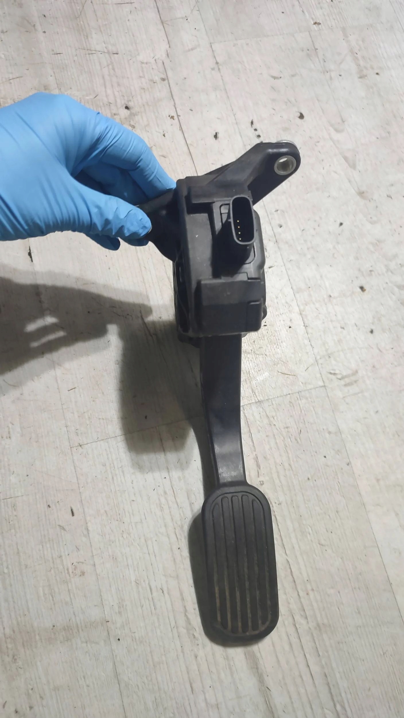 Toyota C-HR and 2019 accelerator pedal