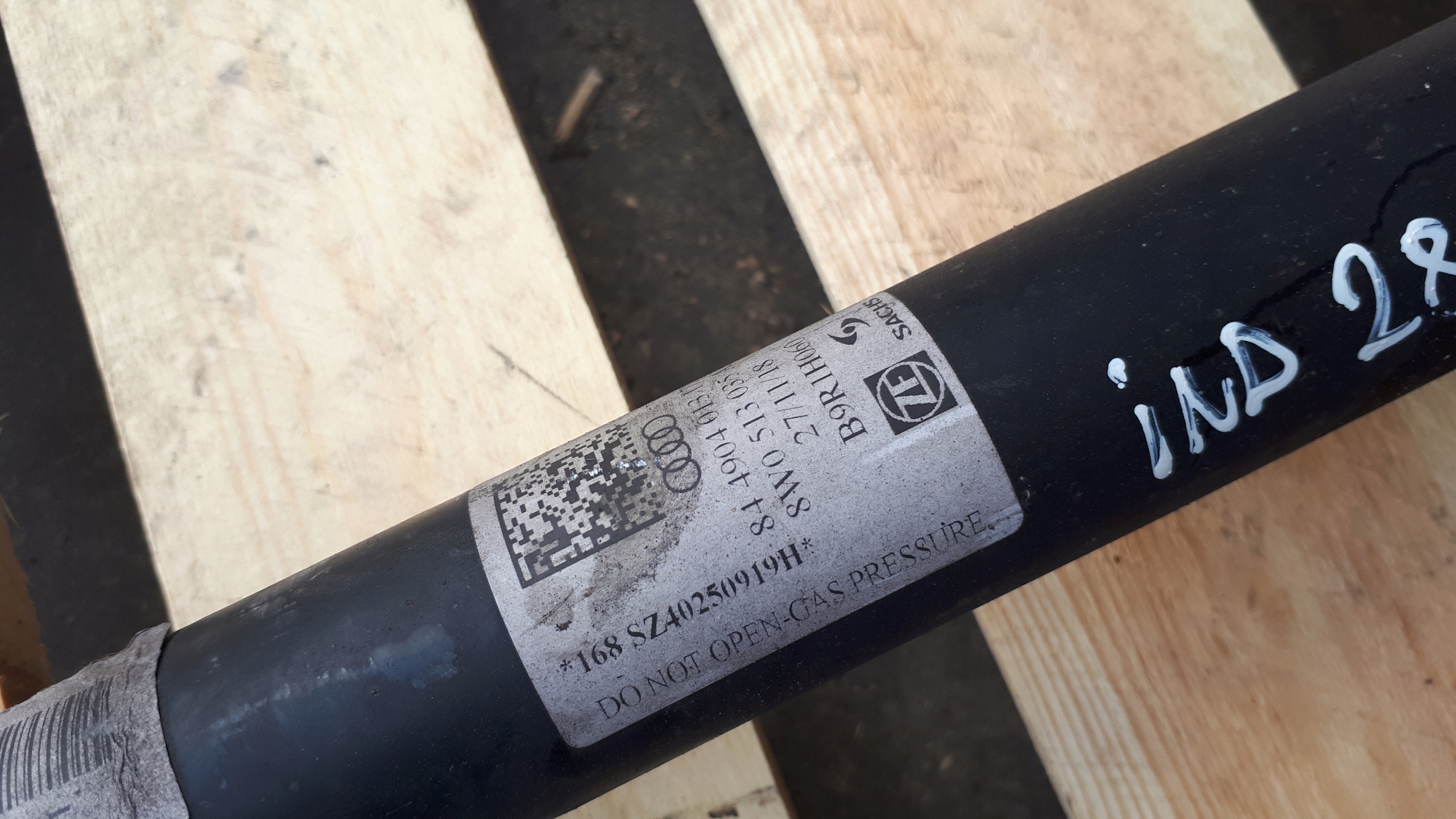 A4 B9 8W shock absorber left right rear part 8W0513028BF