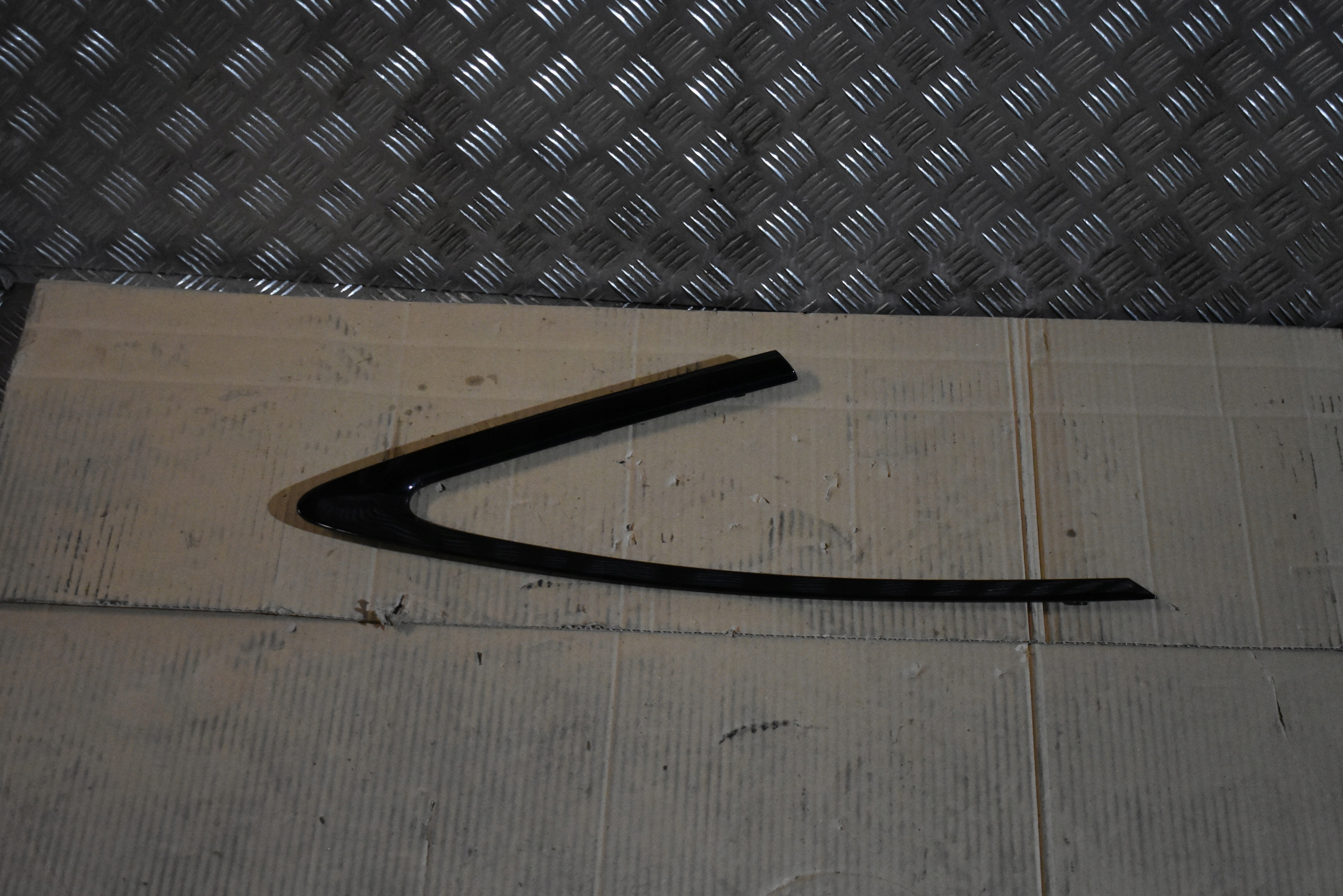 IDEALNA moulding cap OZDOBNA left windows MERCEDES W167 1