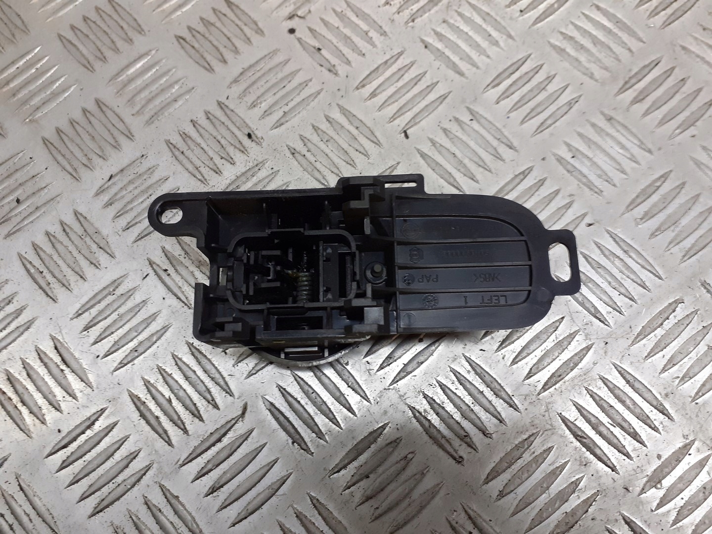 ручка двери правая передняя внутренняя NOTE E11