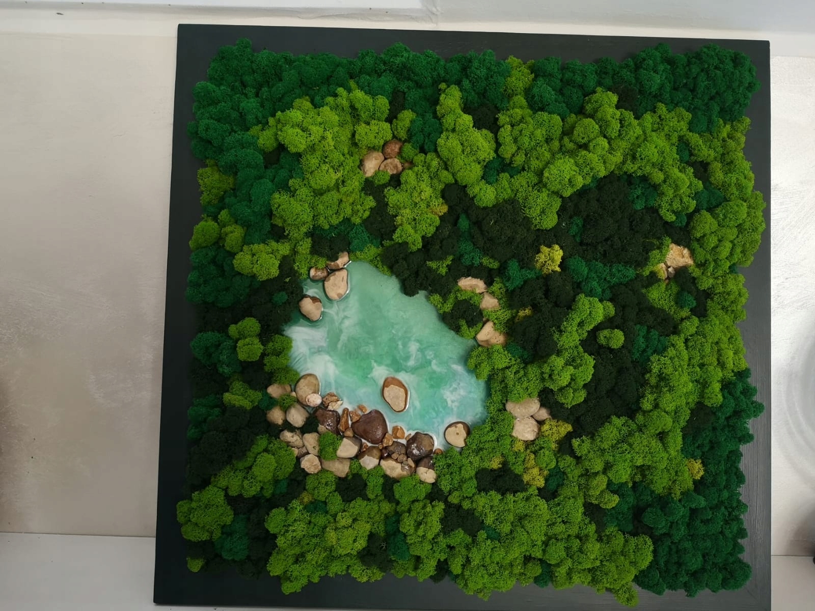 Obraz z mechu a pryskyřice mech pryskyřice 78 x 74,5 cm