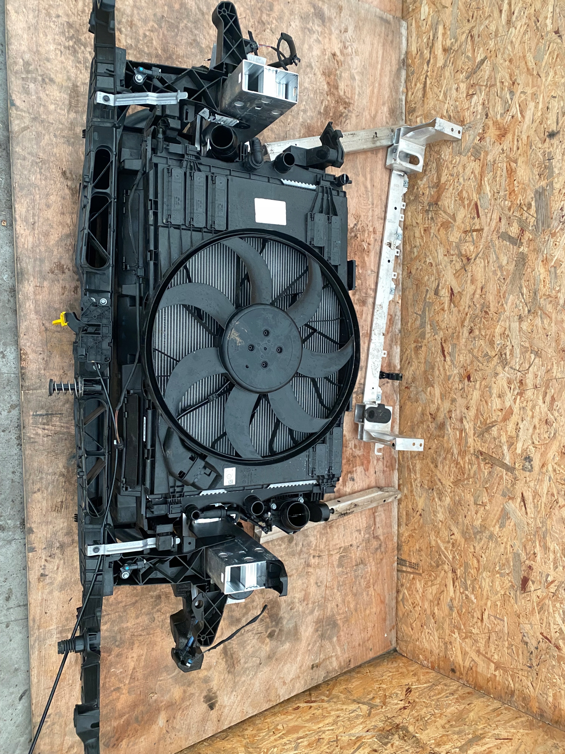 MERCEDES GLA 247 support panel for radiators radiator DEMONTAZ