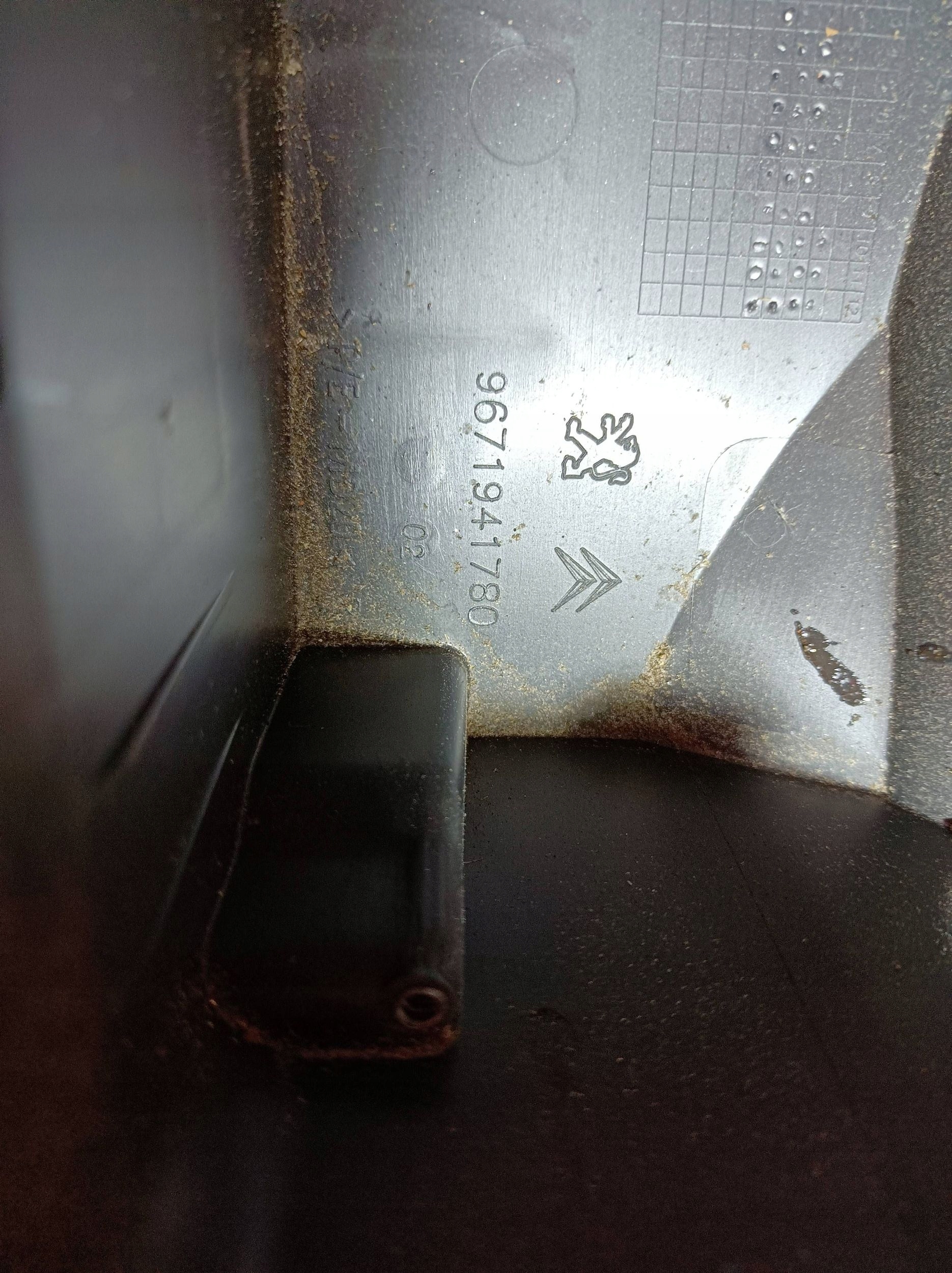 Module fusibles Complète Peugeot 208 9671941780