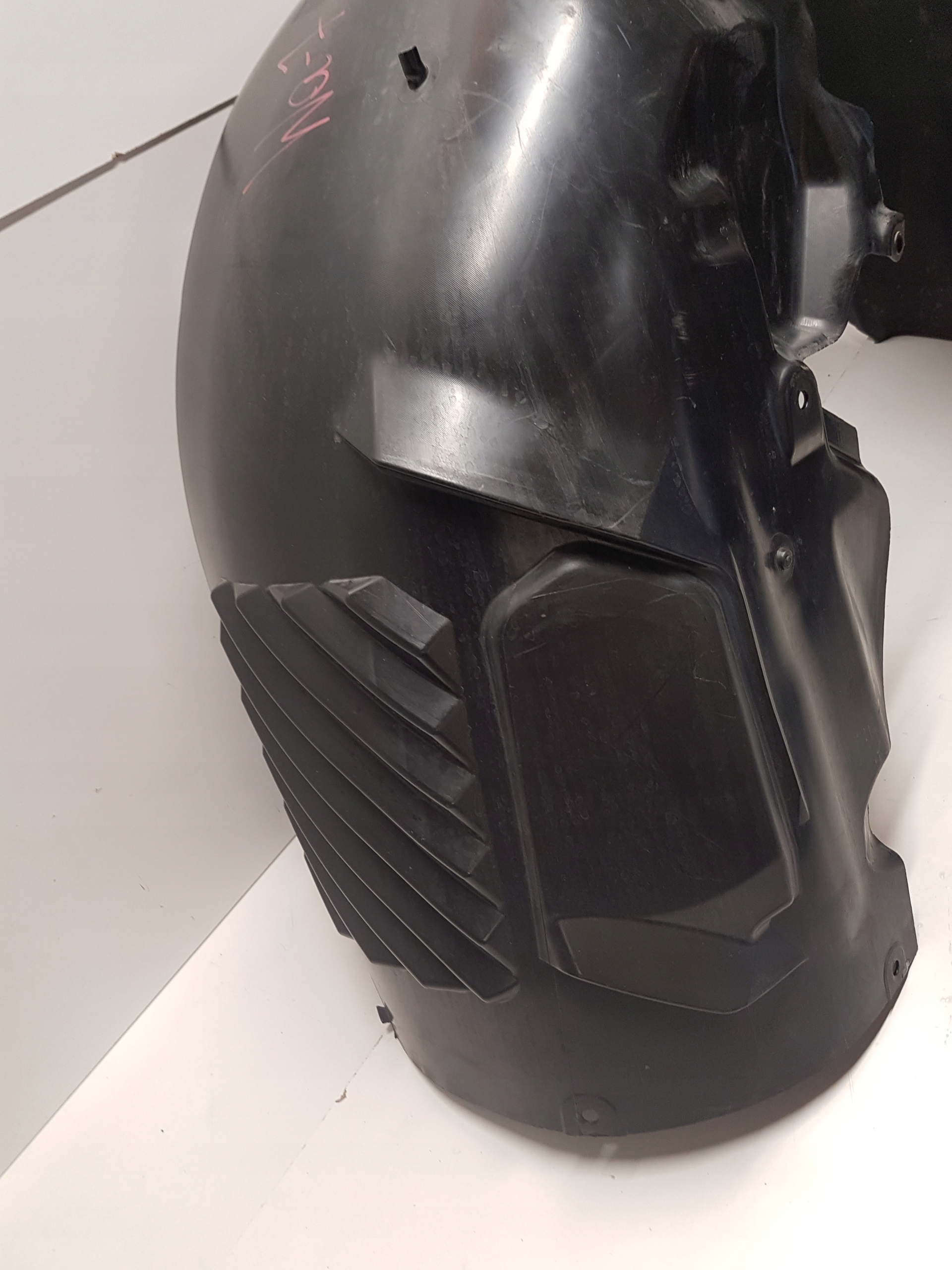 mudguard right front BMW U06 8498436