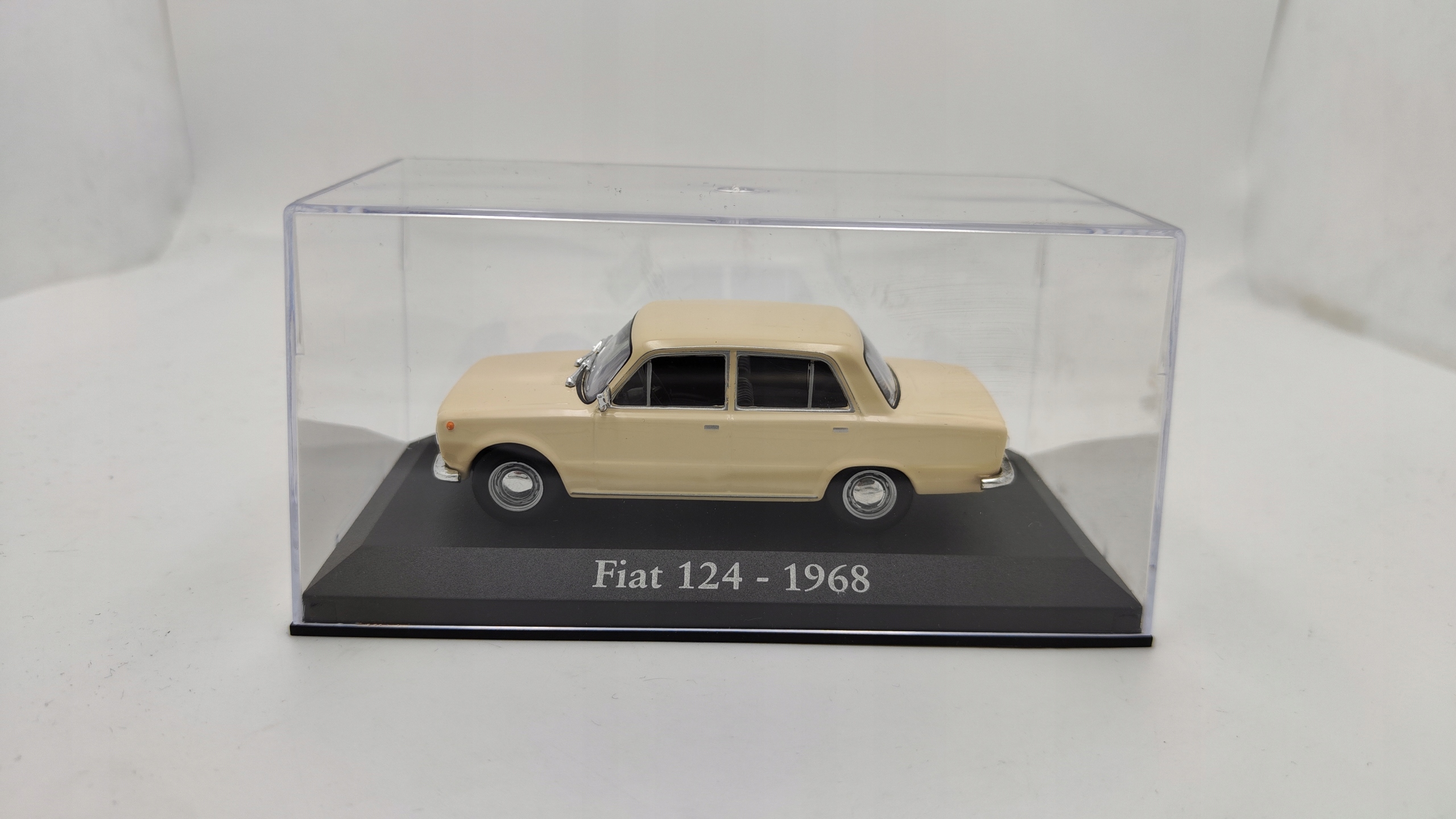 Fiat 124 1968 1:43 RB18
