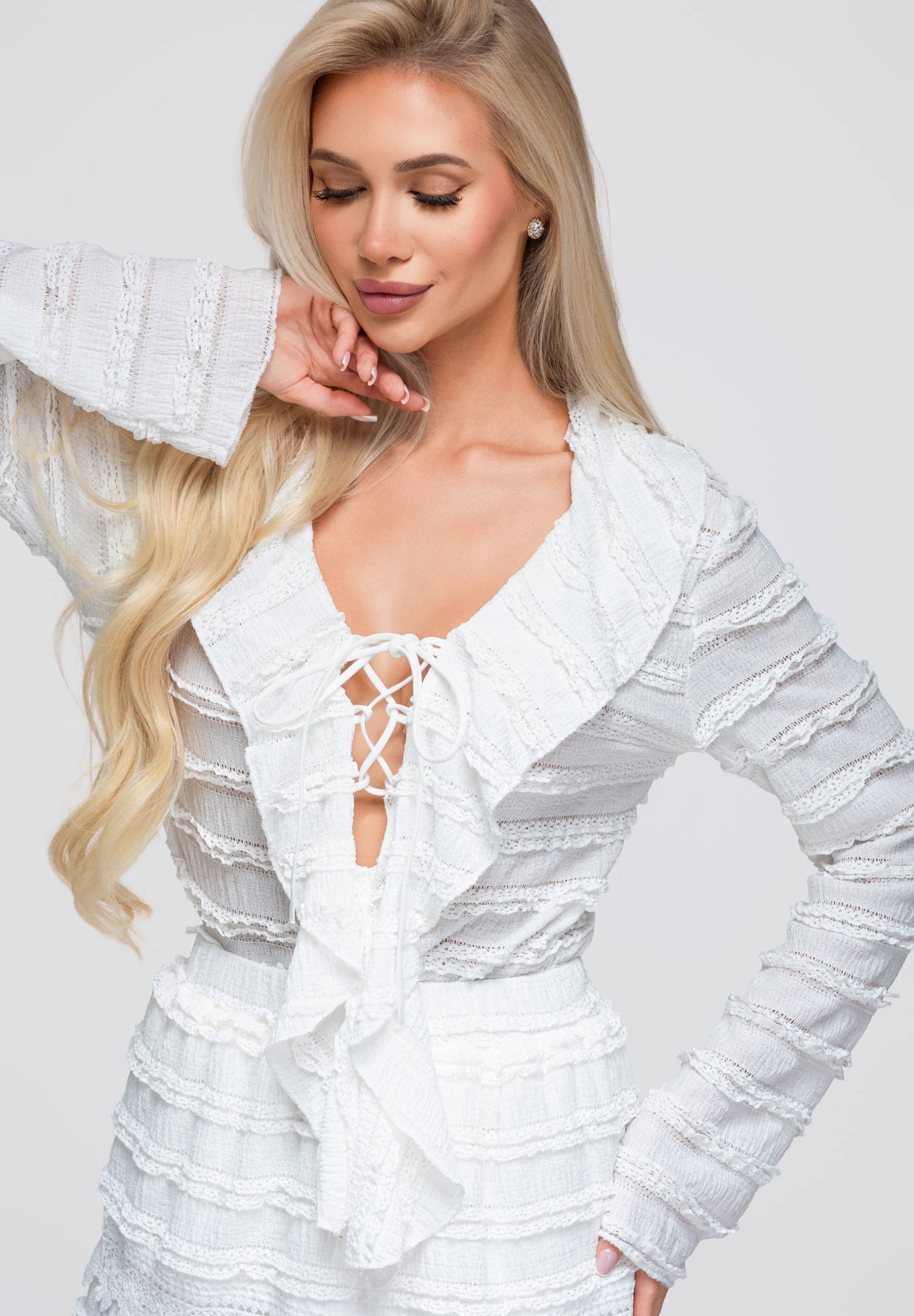 Krátká dámská přiléhavá halenka s výstřihem do V, bílá, módní OW-TS-E0067 M/L