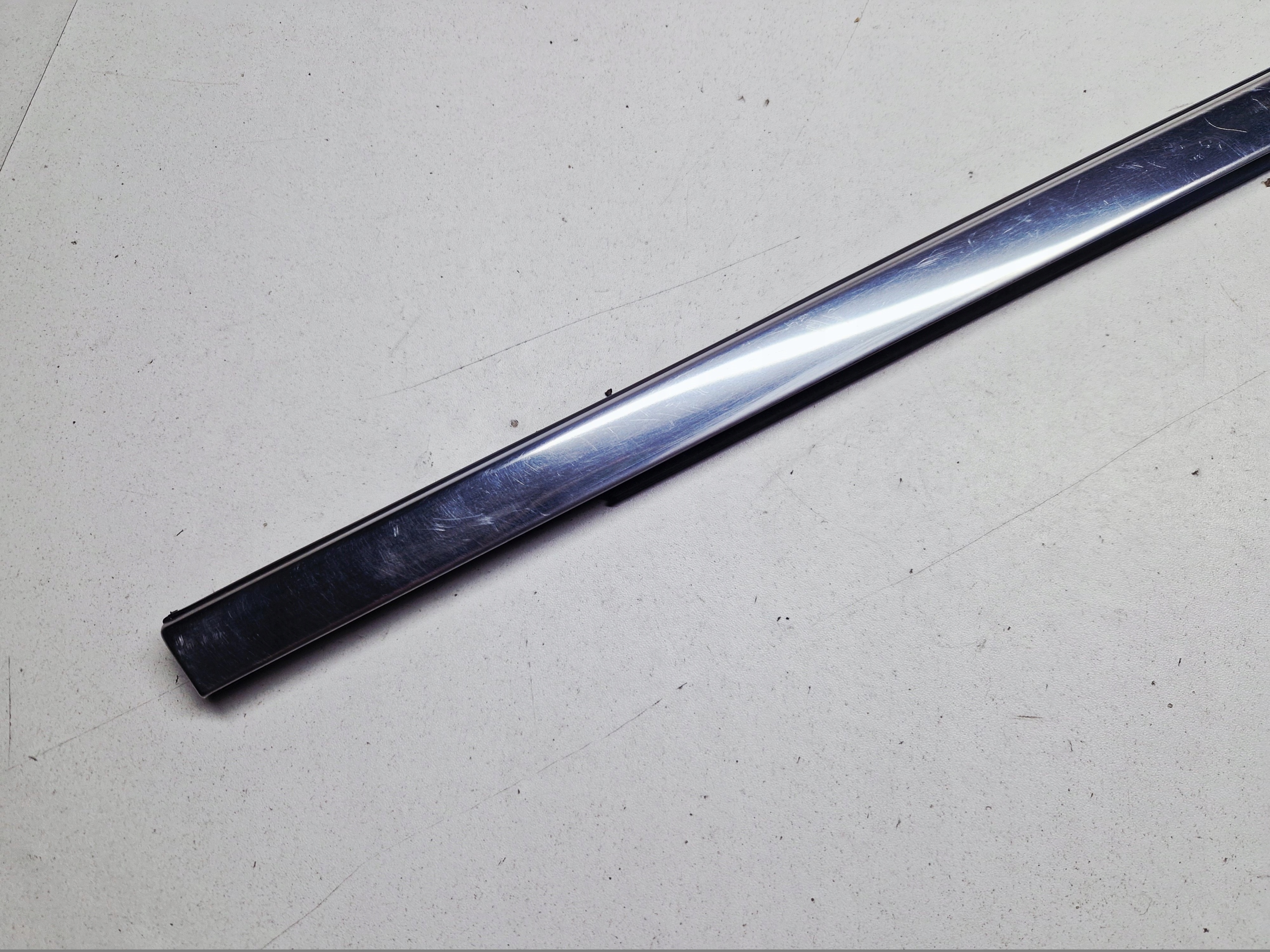 moulding dust CHROM door right front CITROEN C4 PICASSO II 9677090880