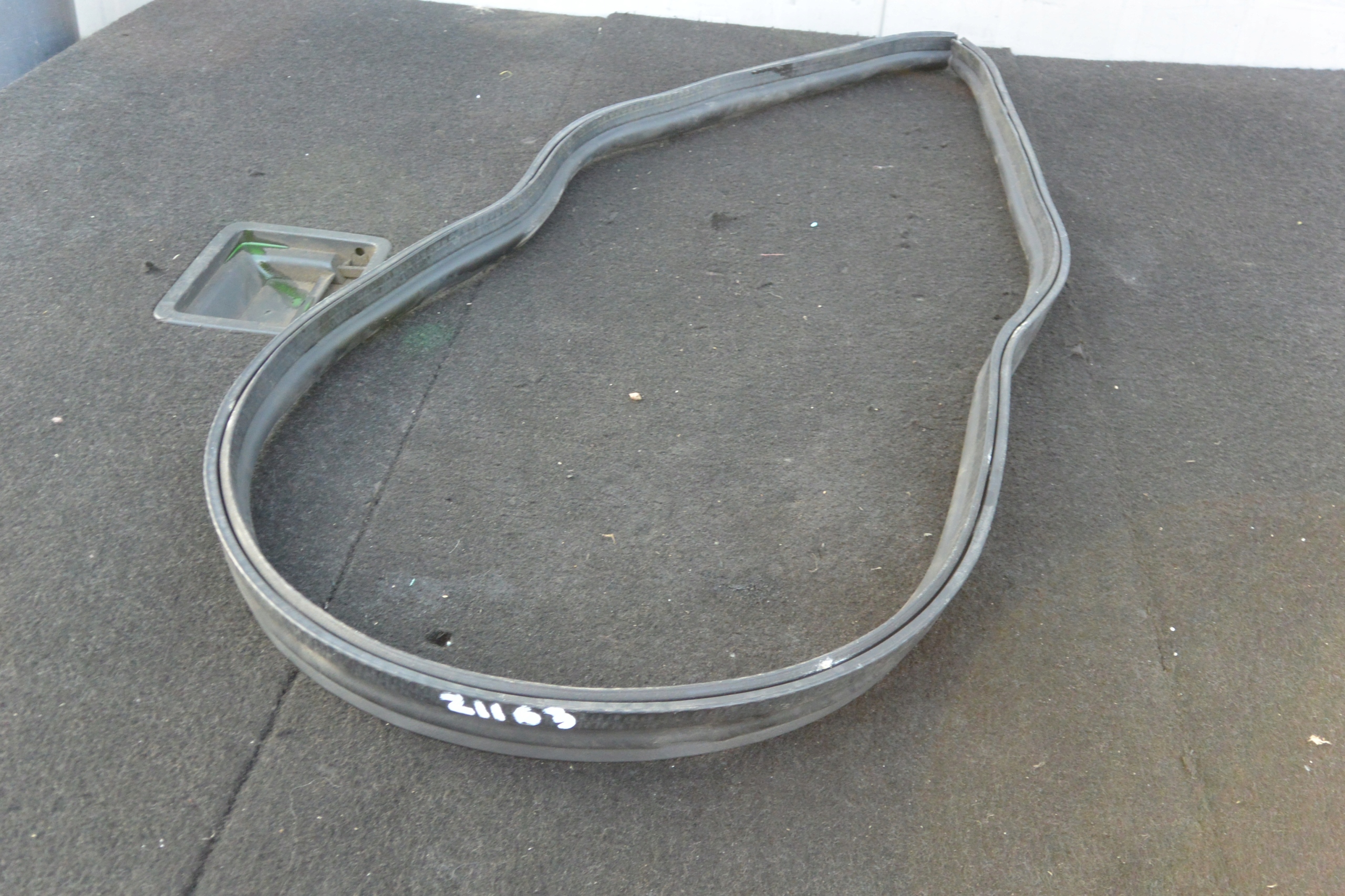 JOINT KOMORY MOTEUR DU CAPOT MERCEDES W211