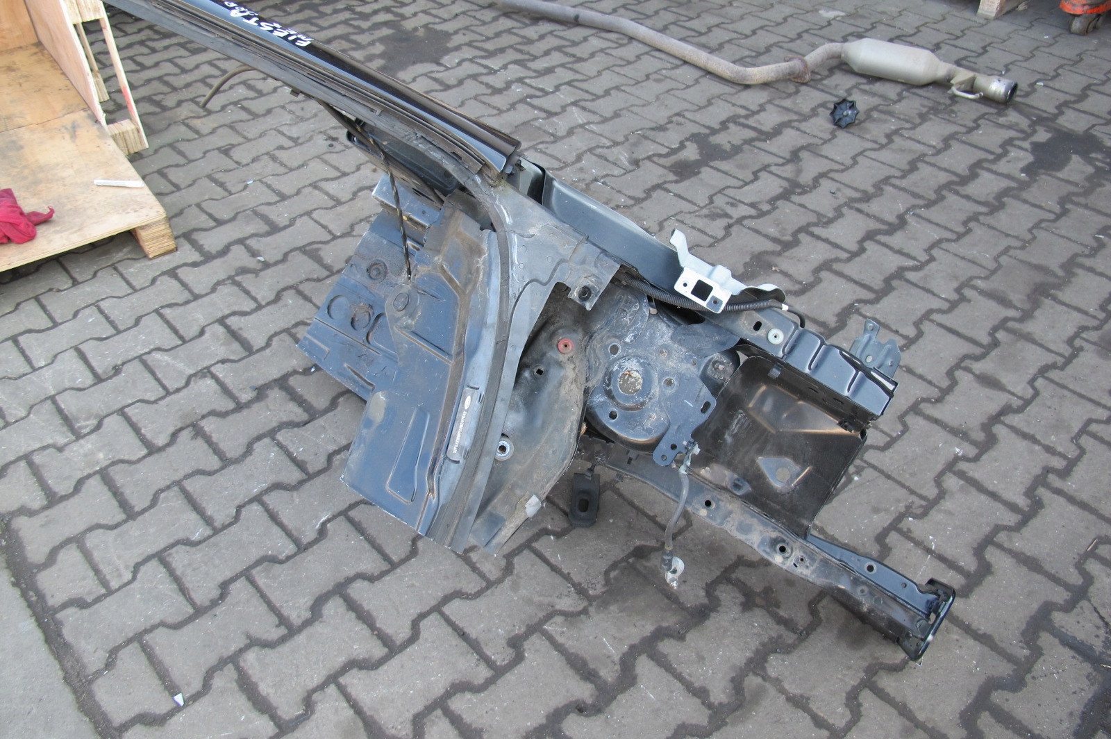 FORD FIESTA MK7 JA8 08- quarter quarter left front front D9