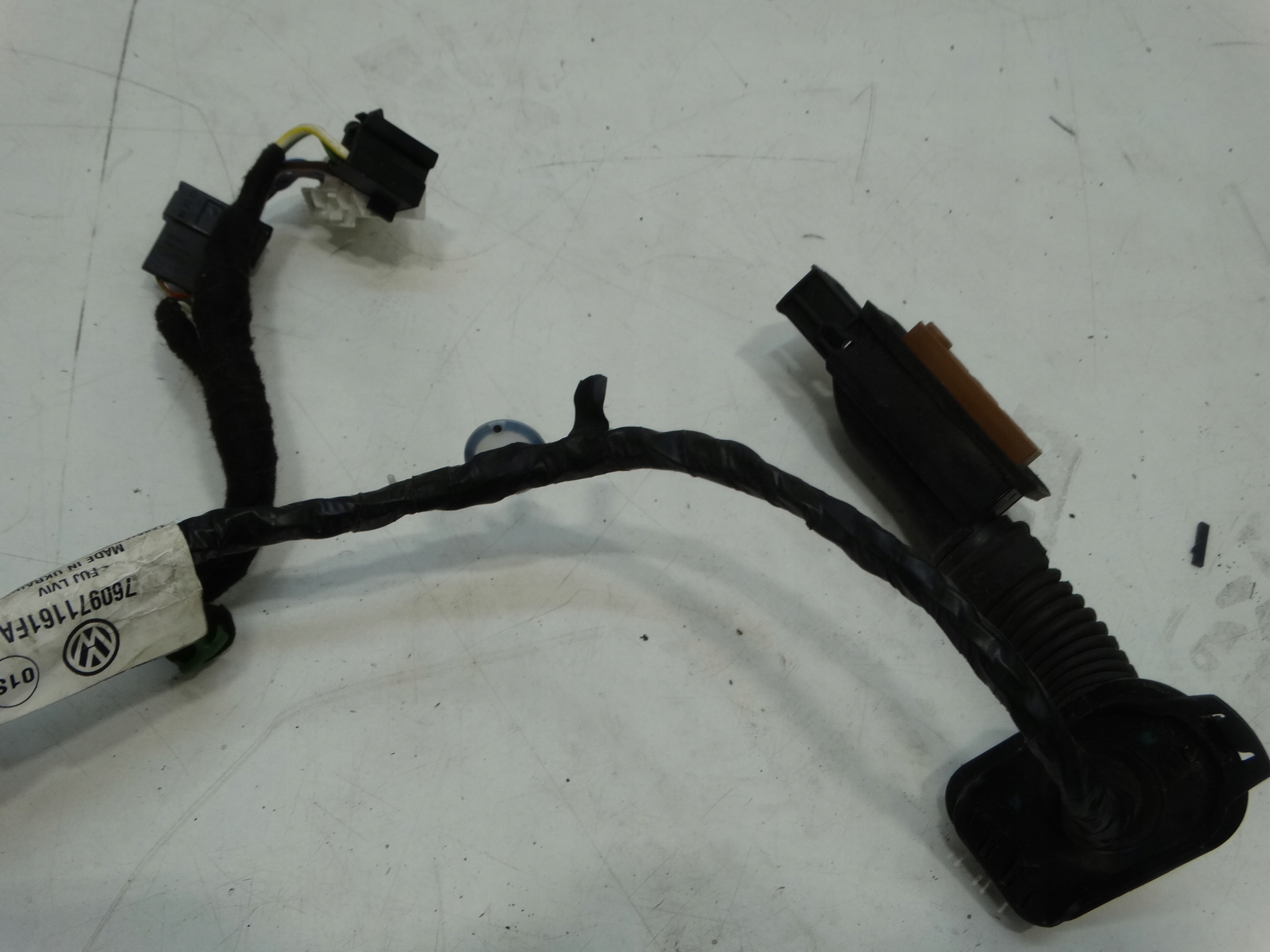 bundle door left front VOLKSWAGEN TOUAREG III 18R.- 760971161FA