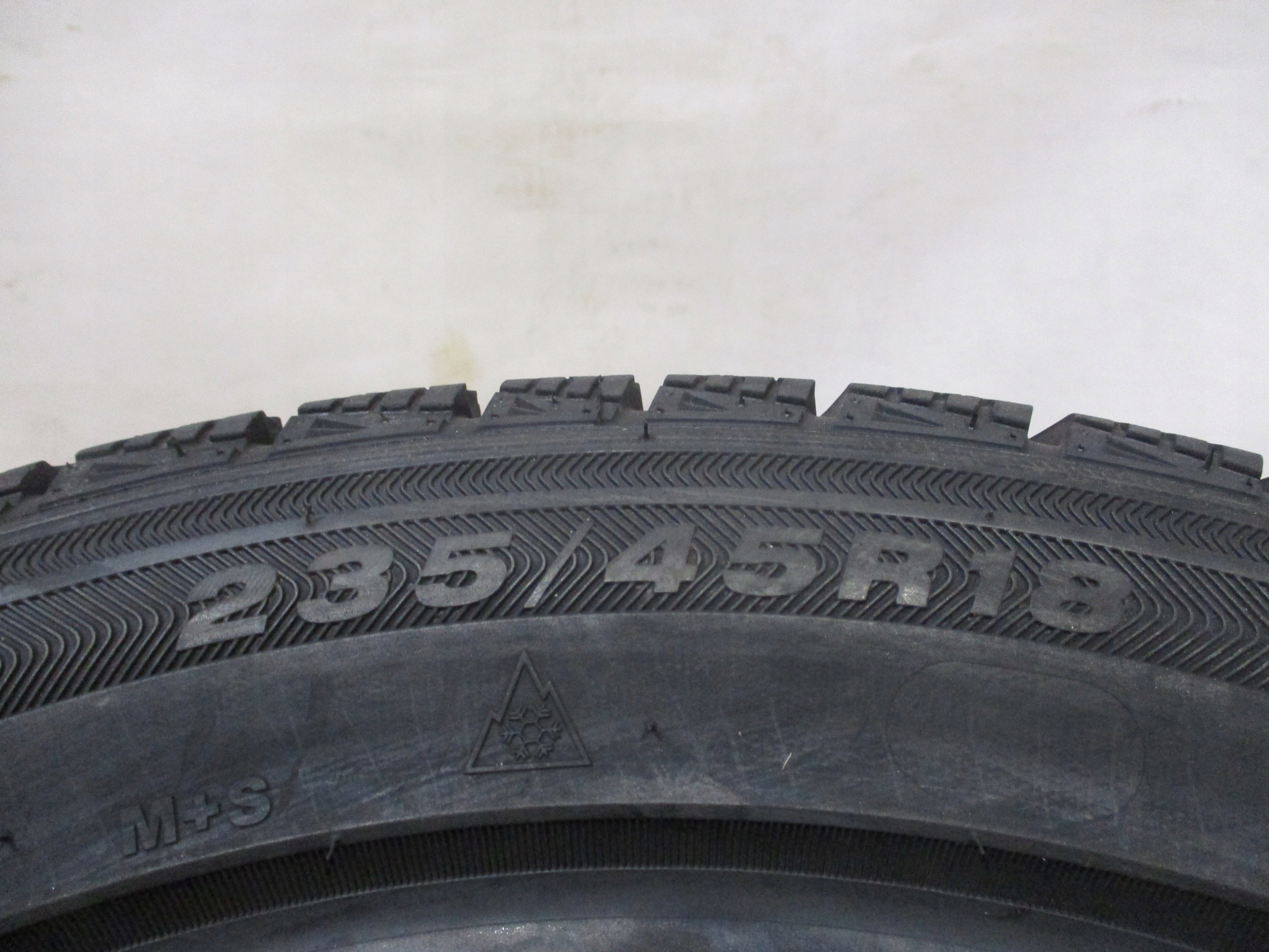 2 opony zimowe nowe 235/45R18 94T Autogreen Snow Chaser AW02 Marka Autogreen