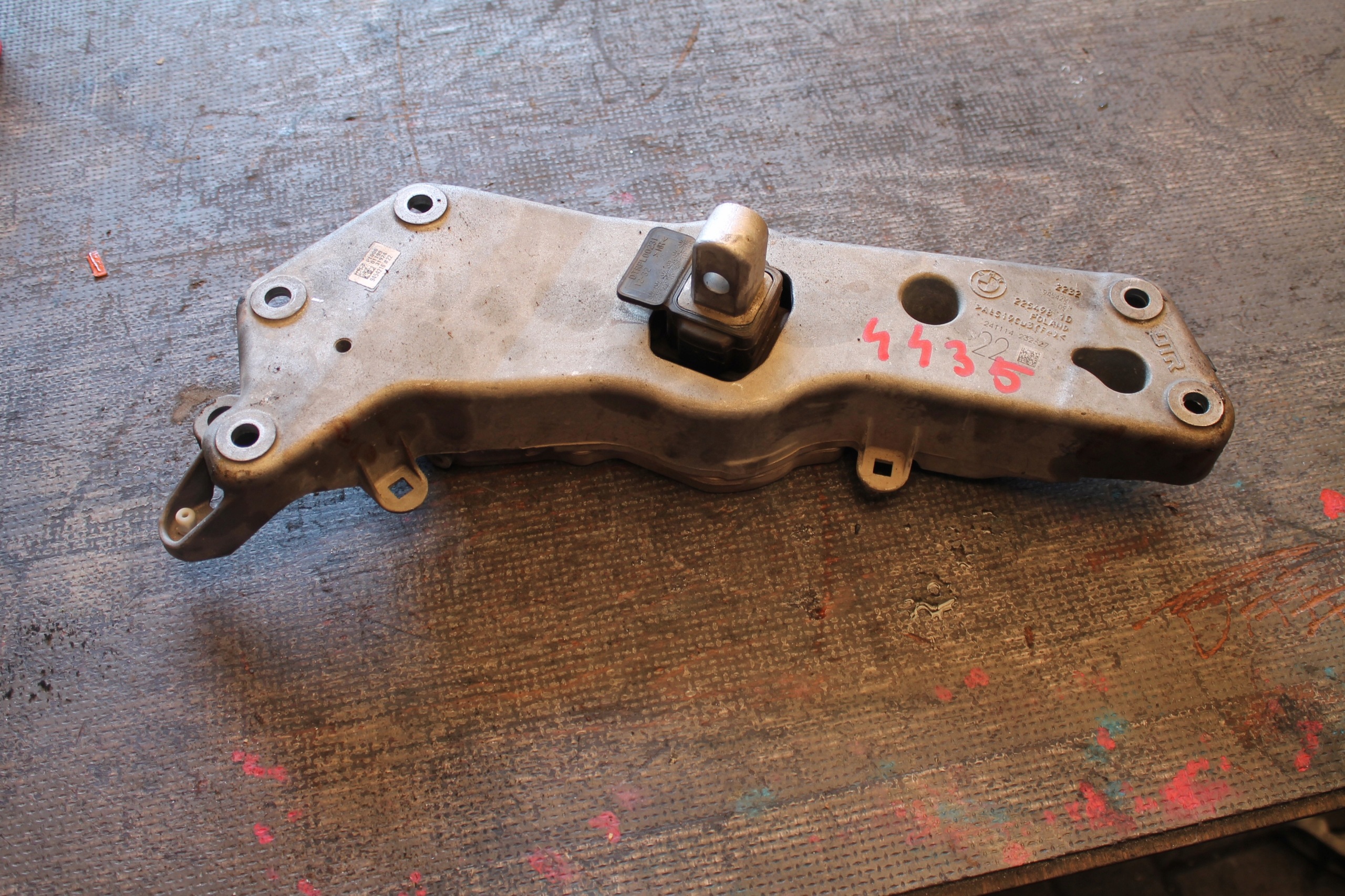 4435. support gearboxes BMW 9454216