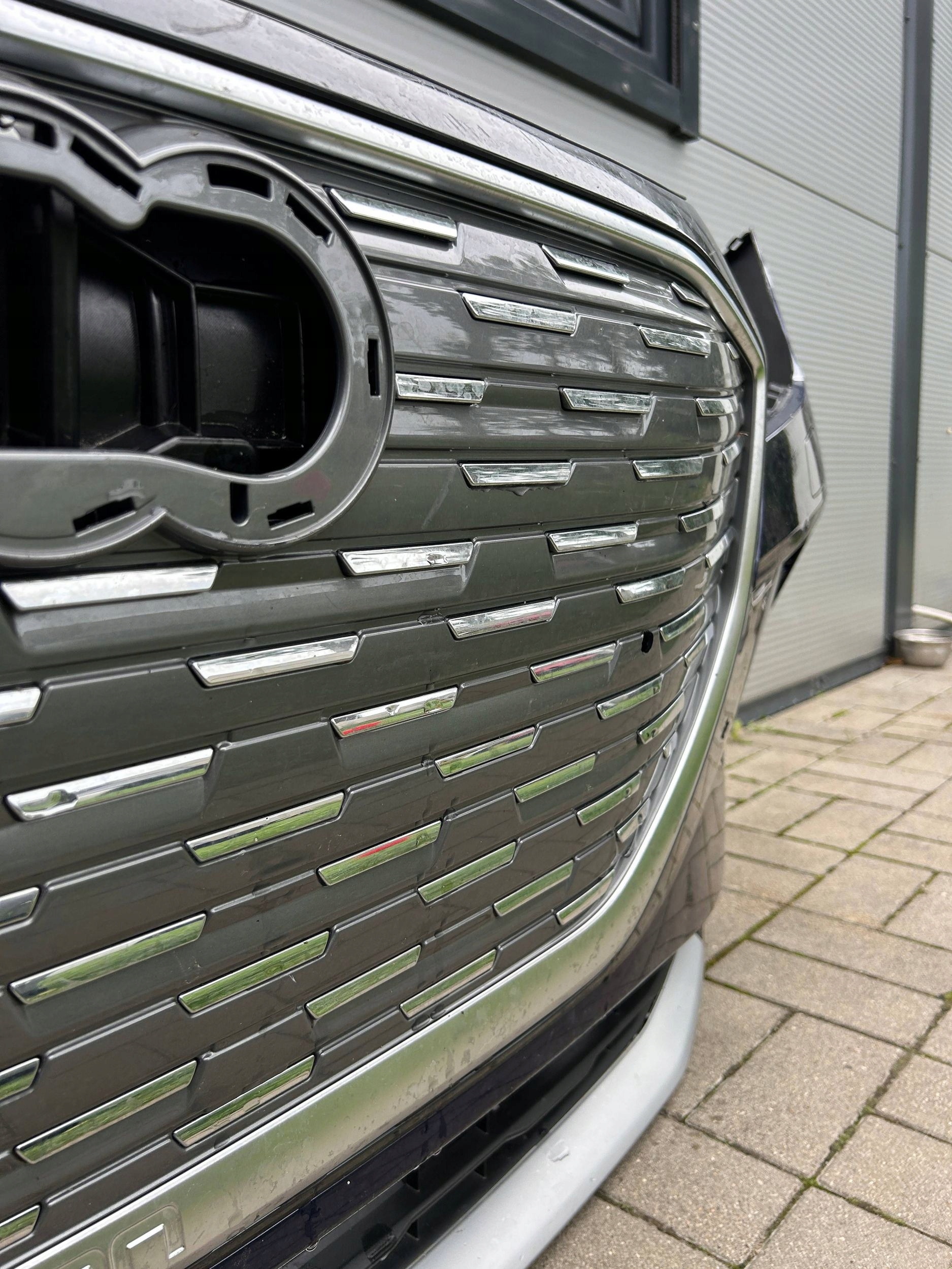 Audi Q4 E-tron 21- bumper front front