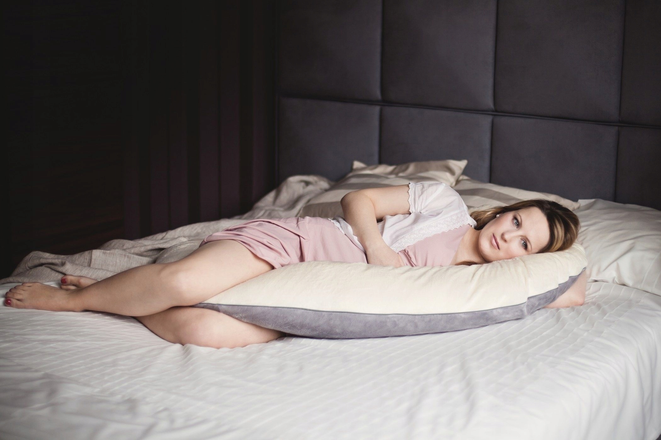 POOFI PODUSZKA CIĄŻOWA KOJEC DLA MAMY MINKY SZARO-KREMOWY Kod producenta 5902052851072