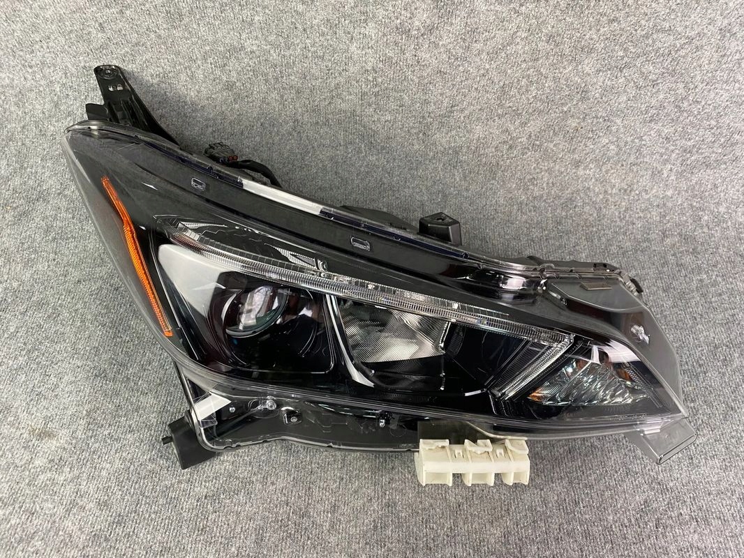 REFLEKTOR LAMPA PRZEDNIA PRAWA - NISSAN LEAF II ZWYKŁA SOCZEWKA LED USA 17- Numer katalogowy części LEAF