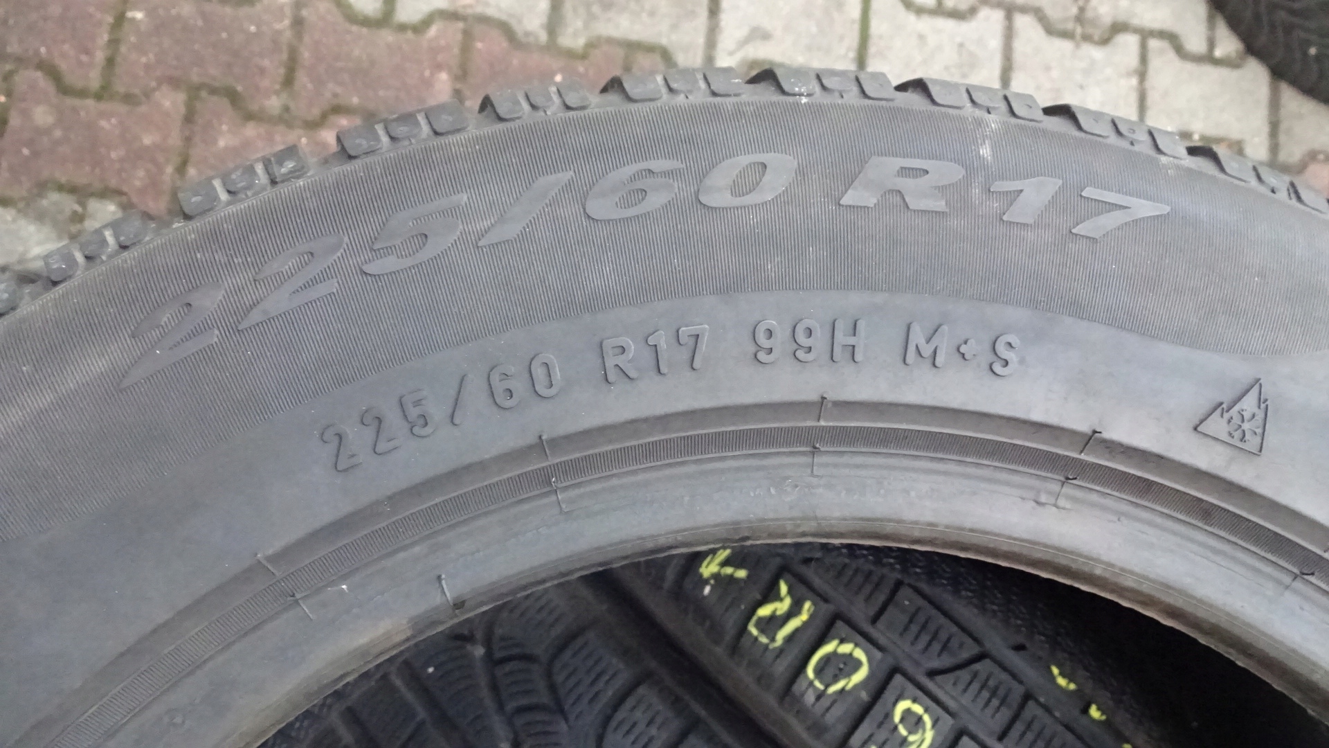Opony zimowe 225/60R17 Pirelli Sottozero 99H Średnica 17
