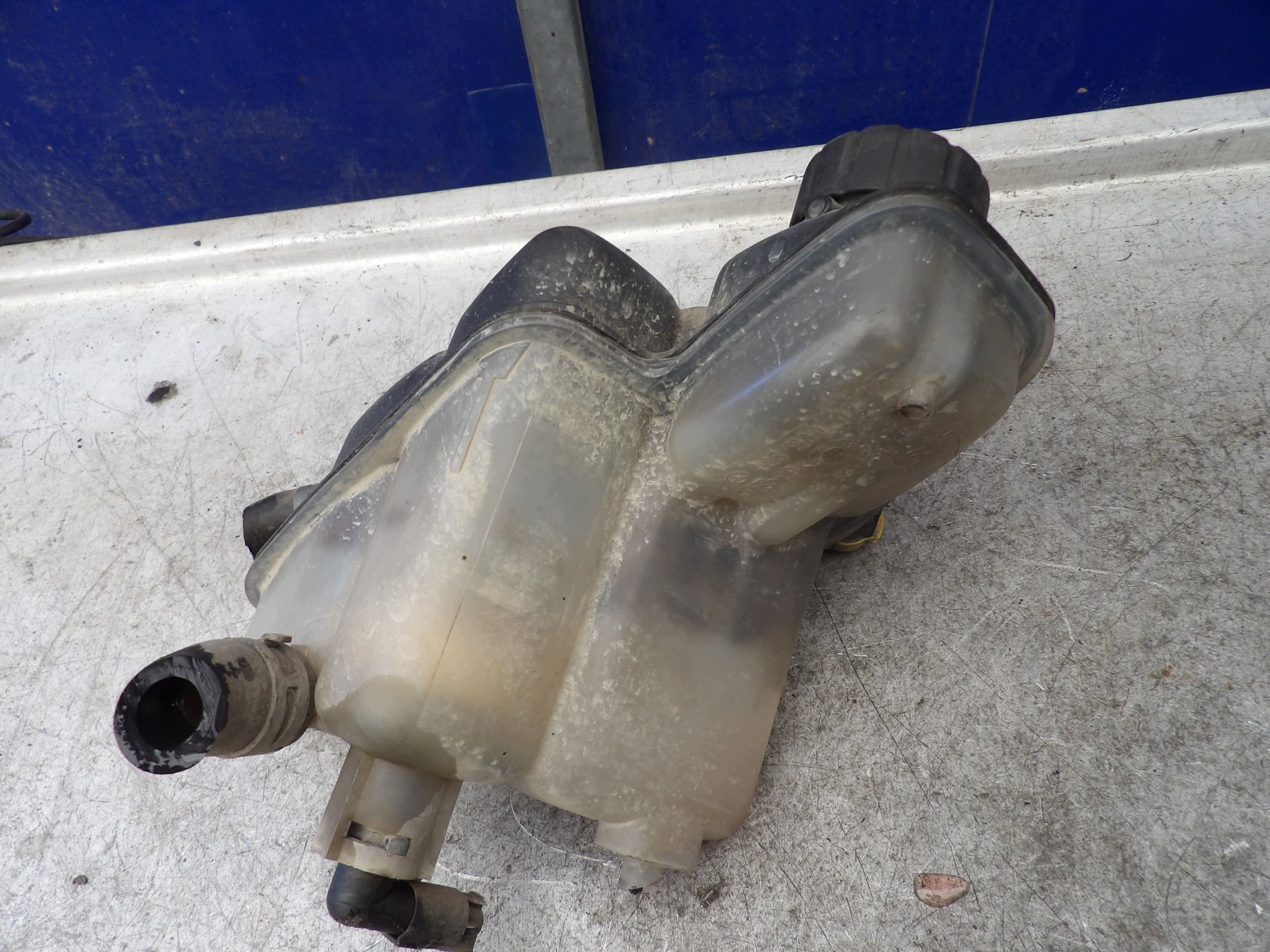 Mercedes A 140 water tank
