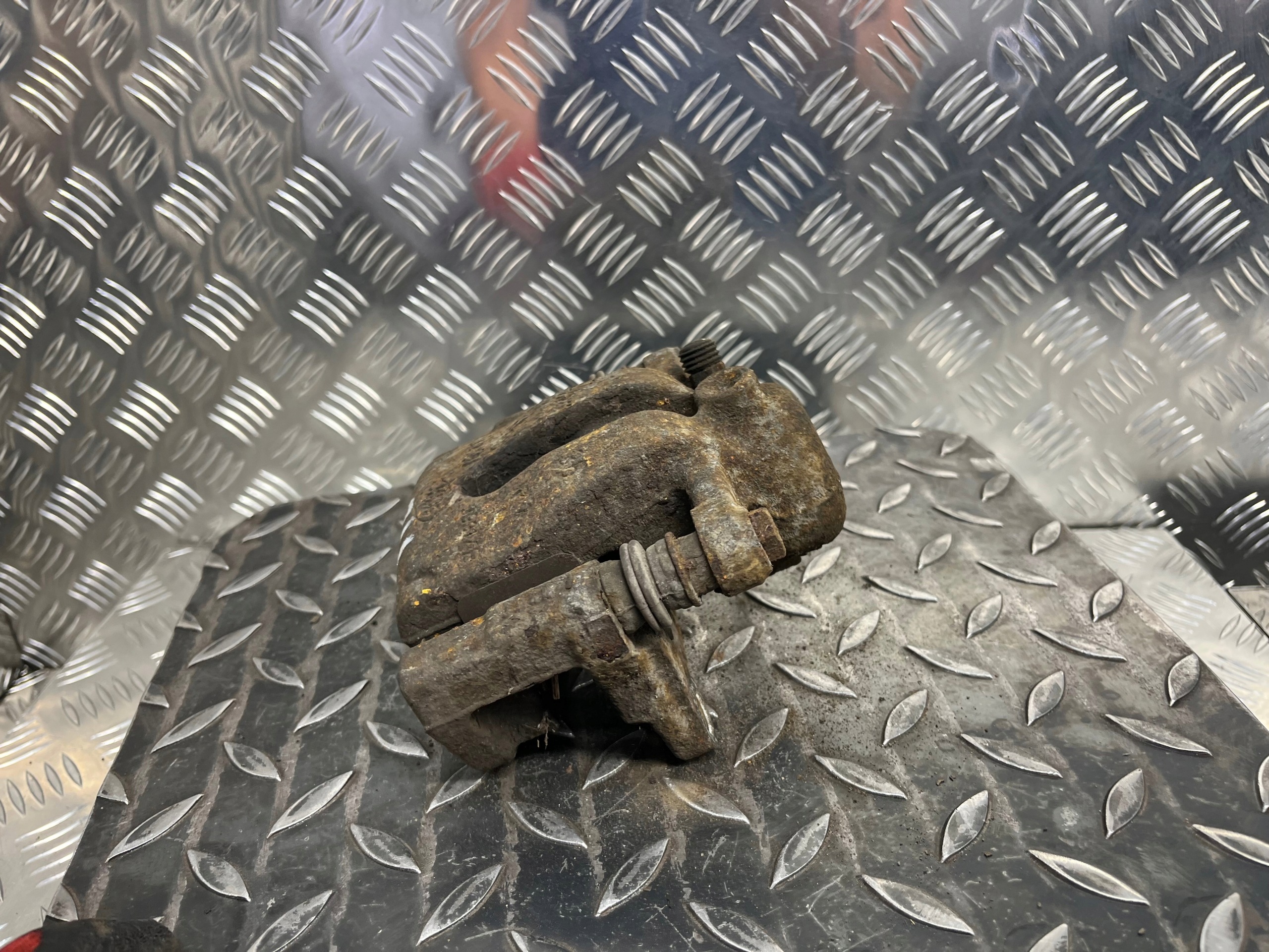 caliper brake left rear part rear LAND ROVER FREELANDER 2
