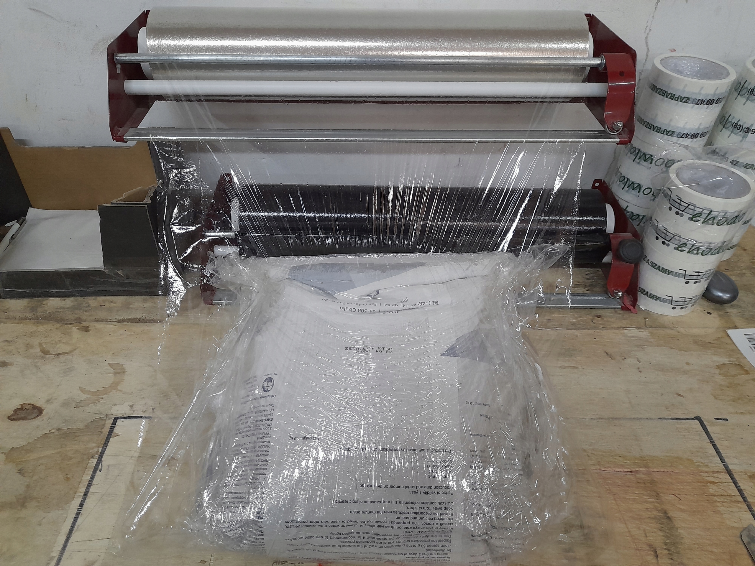 Folia stretch przeźroczysta strecz 2,5 KG netto Waga tuby 0.65 kg