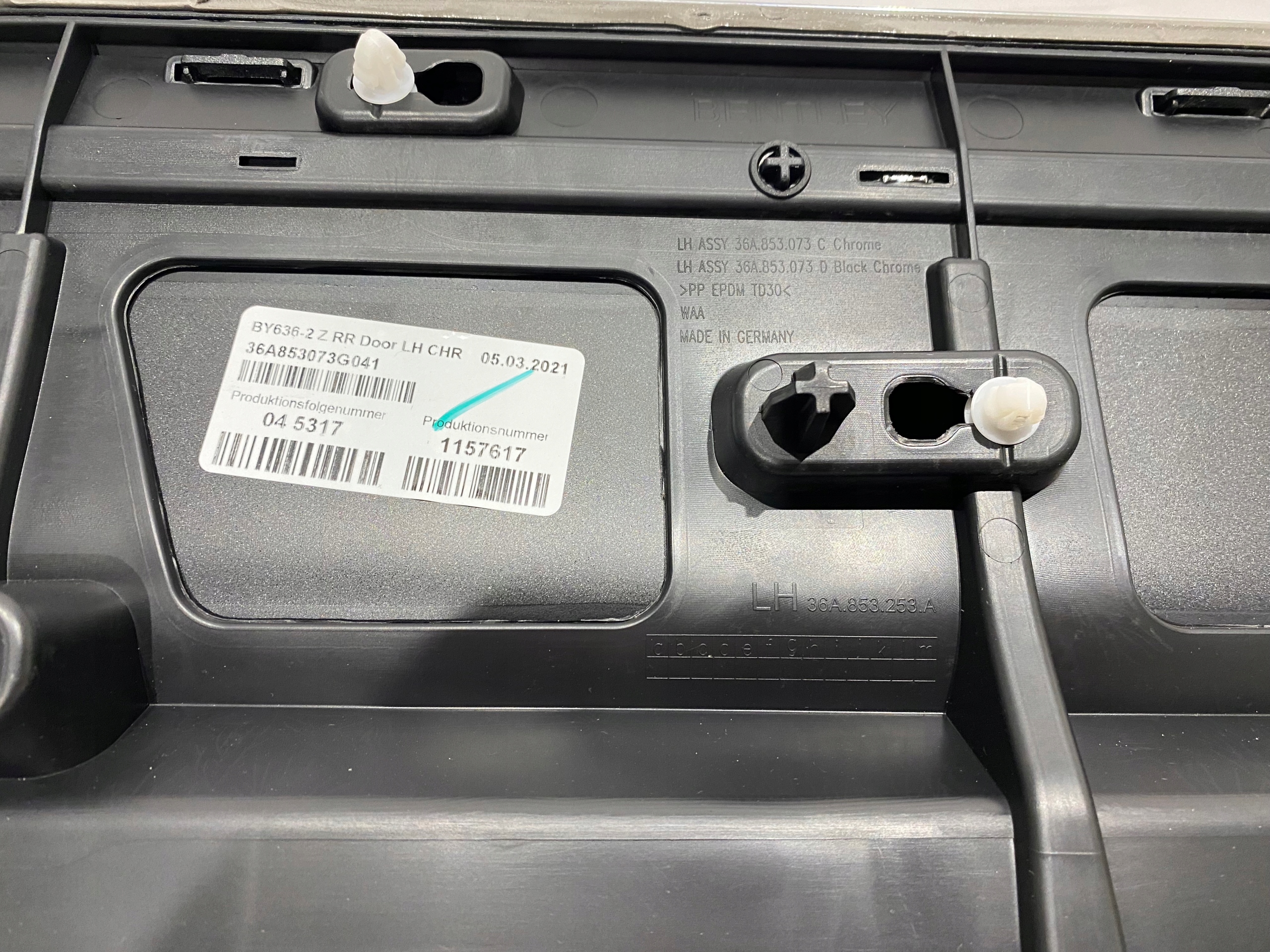 BENTLEY BENTAYGA cap moulding drzw L 36A853253A