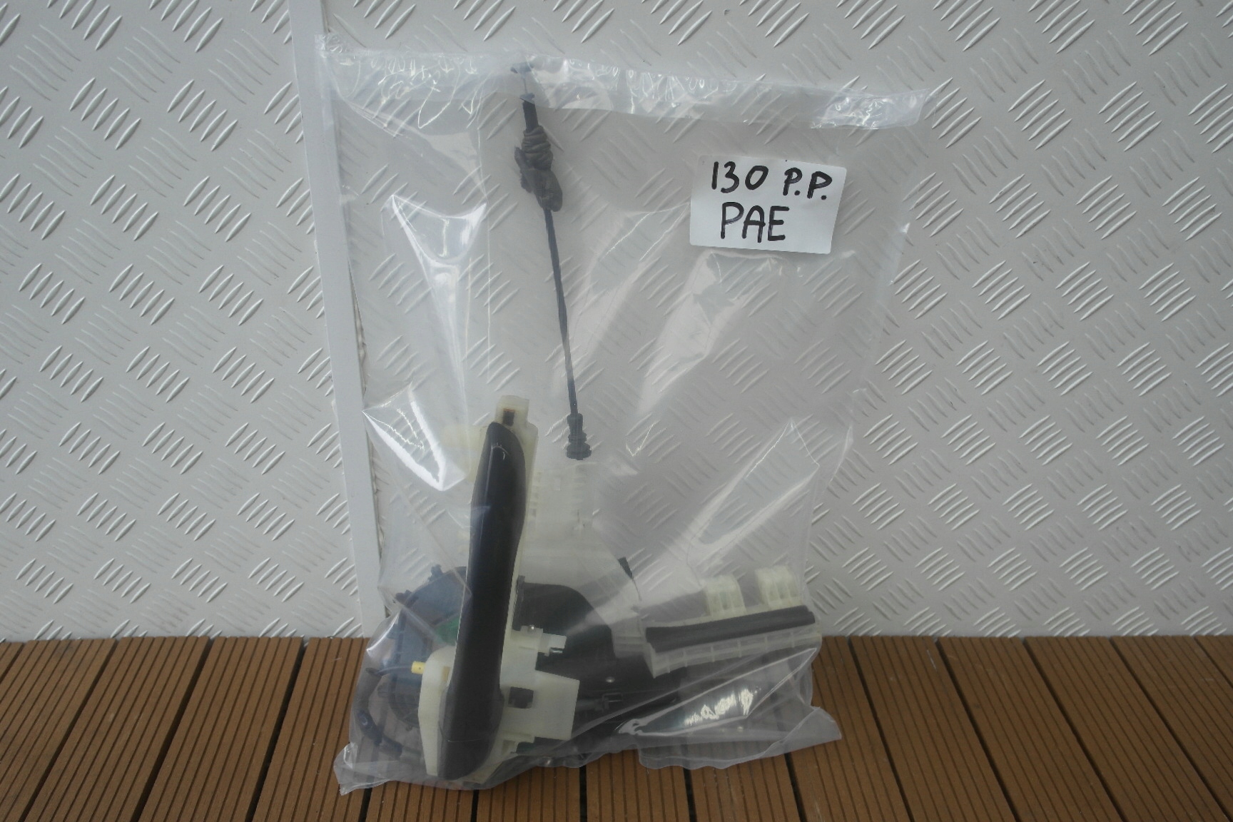 HYUNDAI i30 III 16-23 lock door front right + handle 81320-G3020 EU PAE