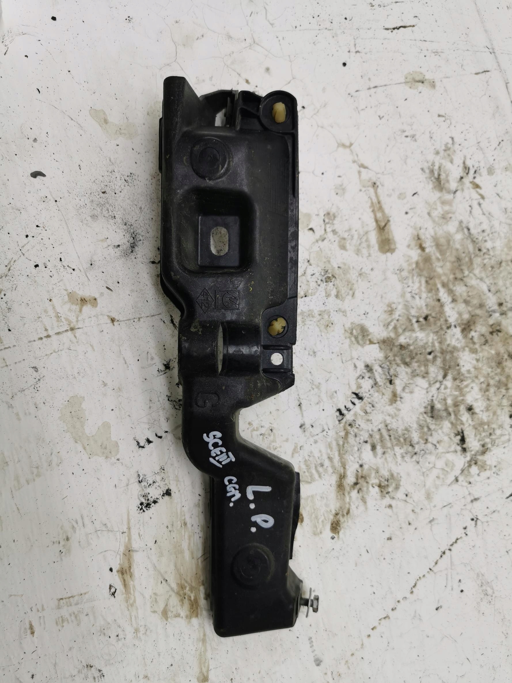 bumper bracket left front RENAULT SCENIC III 631236764R