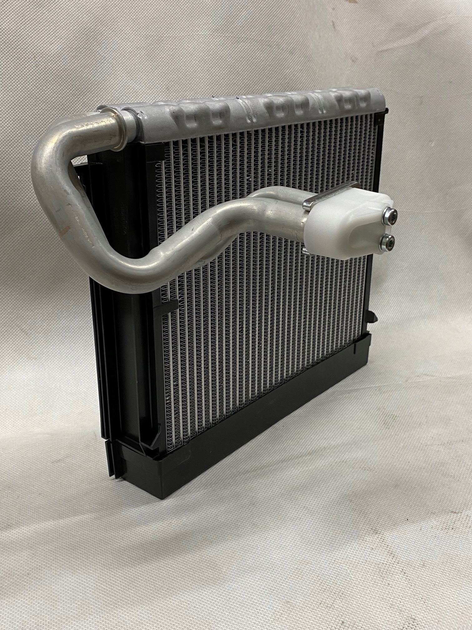 PAROWNIK BEHR VW CRAFTER MB SPRINTER jakosc OE Producent części Hella