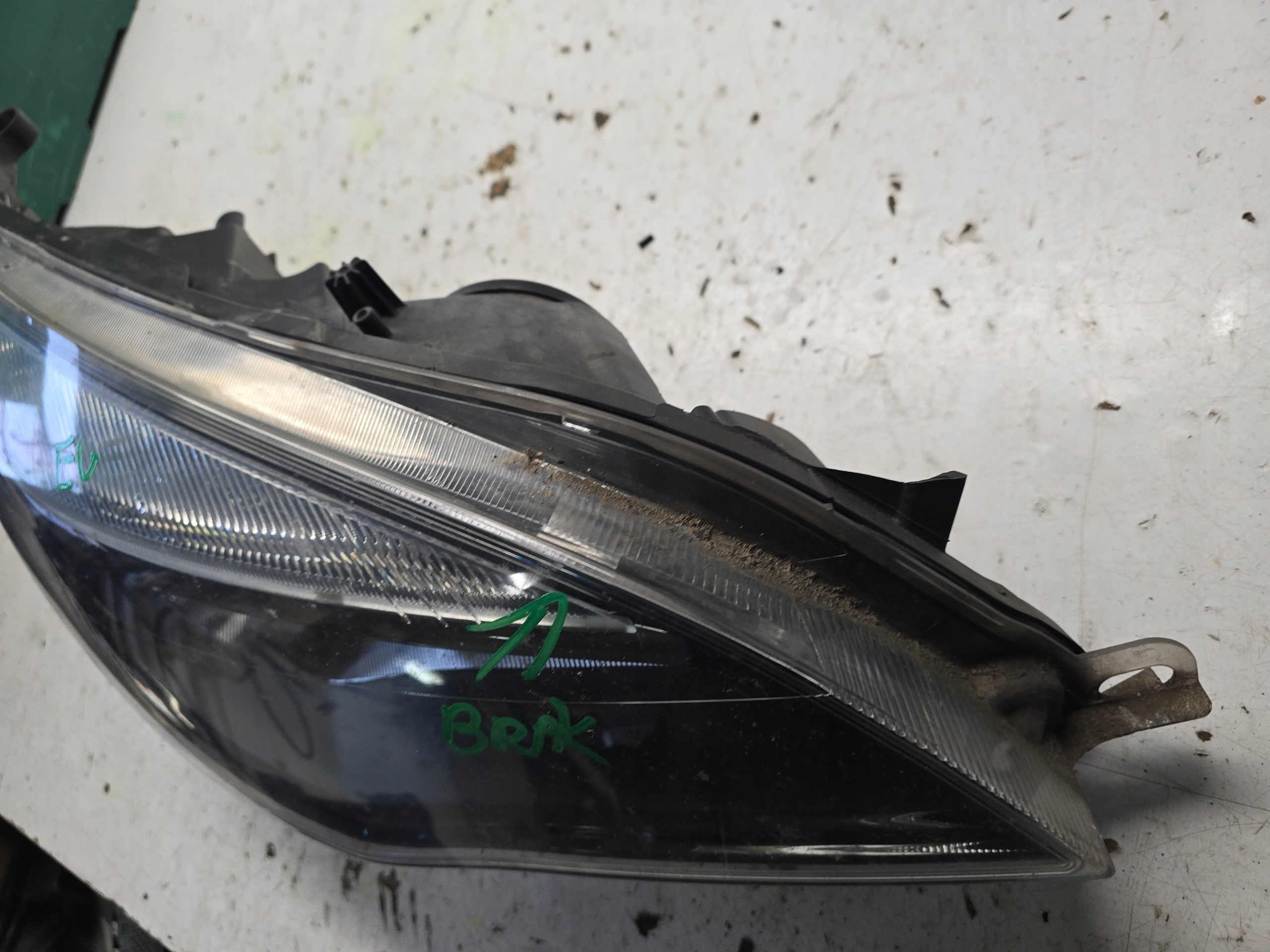 OPEL ASTRA J LIFT REFLEKTOR right front light right CIEMNA EU 13371596
