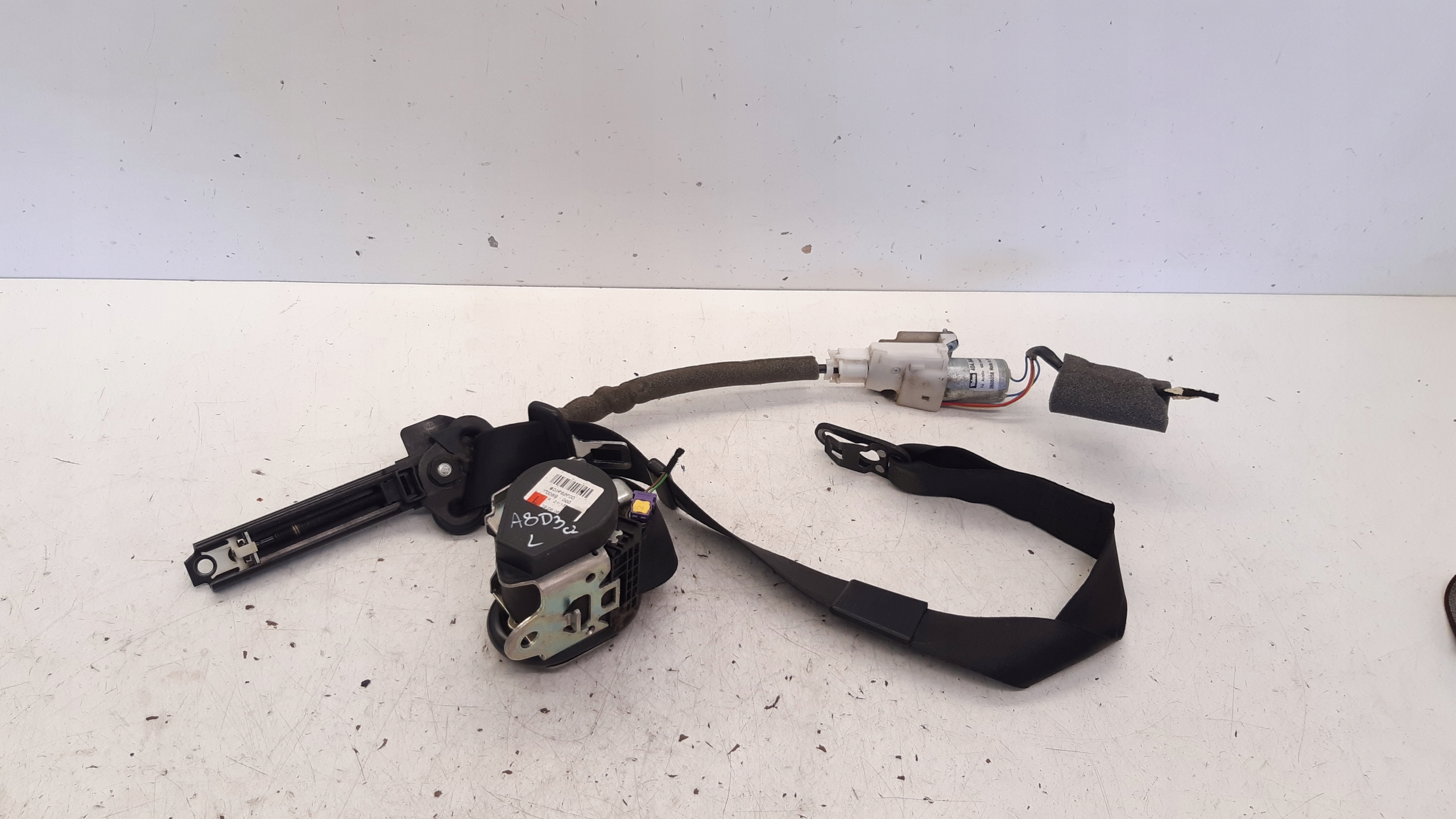 Gurten Sicherheits links heck 4E1857705 Audi A8 D3