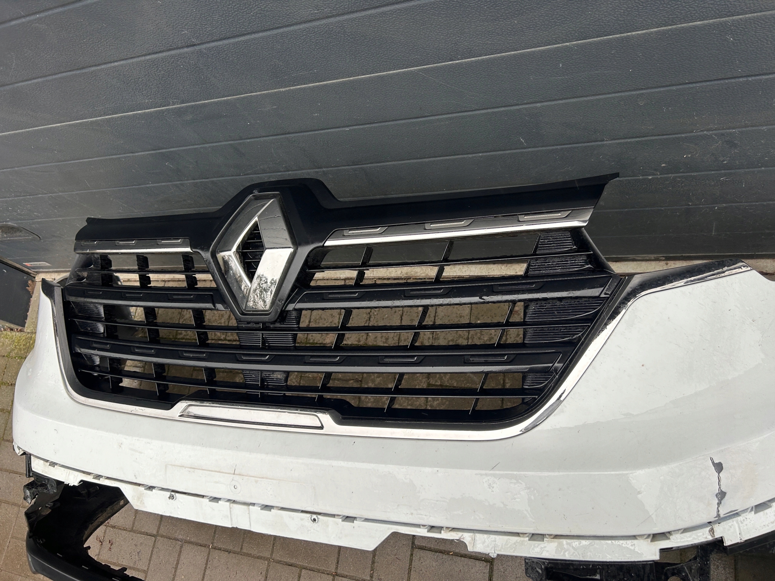 Renault Trafic III LIFT IV 2021- bumper front front grill 620226941R