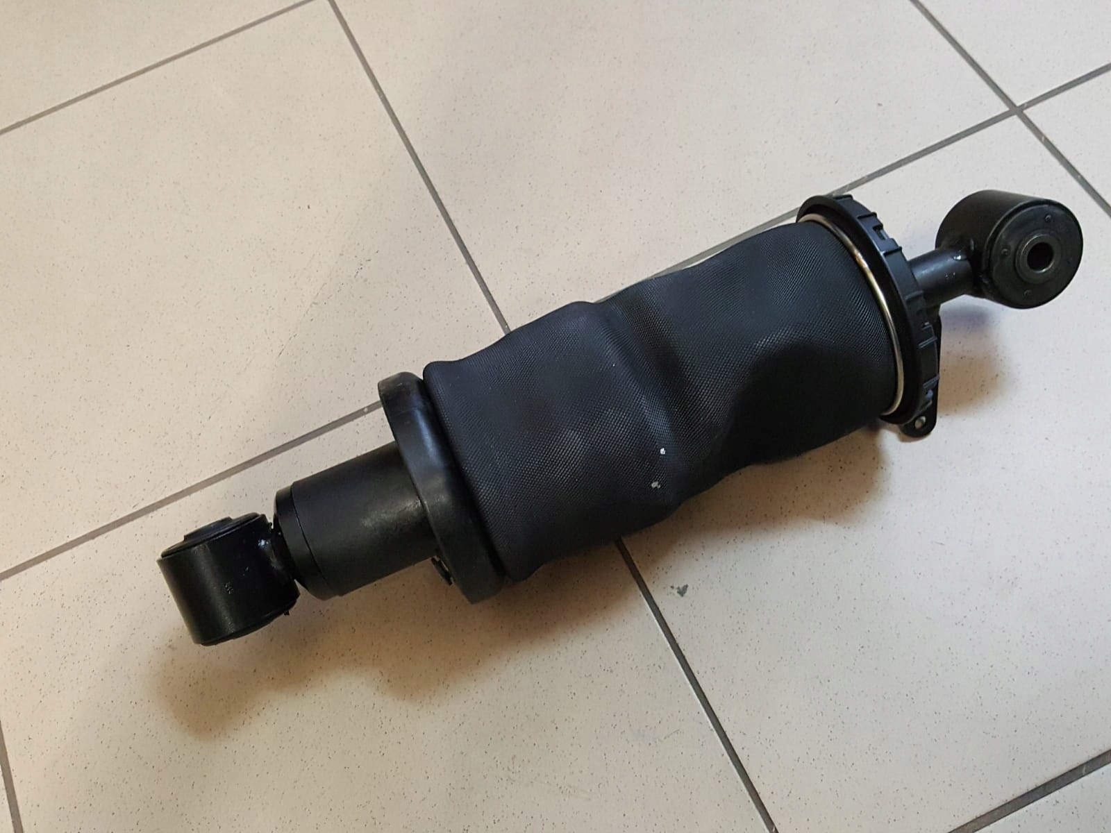 SACHS AMORTYZATOR MIECH KABINY MAN TGA 313 181 Producent części Sachs