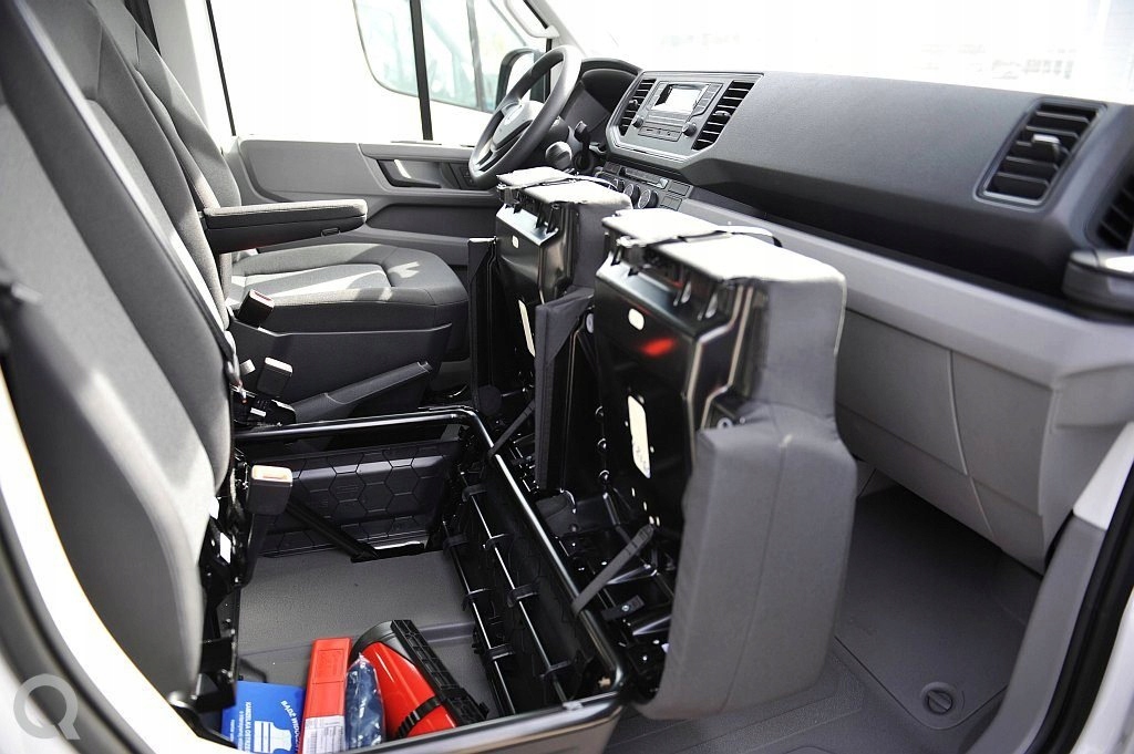 VW CRAFTER 2 MAN TGE od 2017- POKROWCE 100% TYPOWE Kolor czarny szary