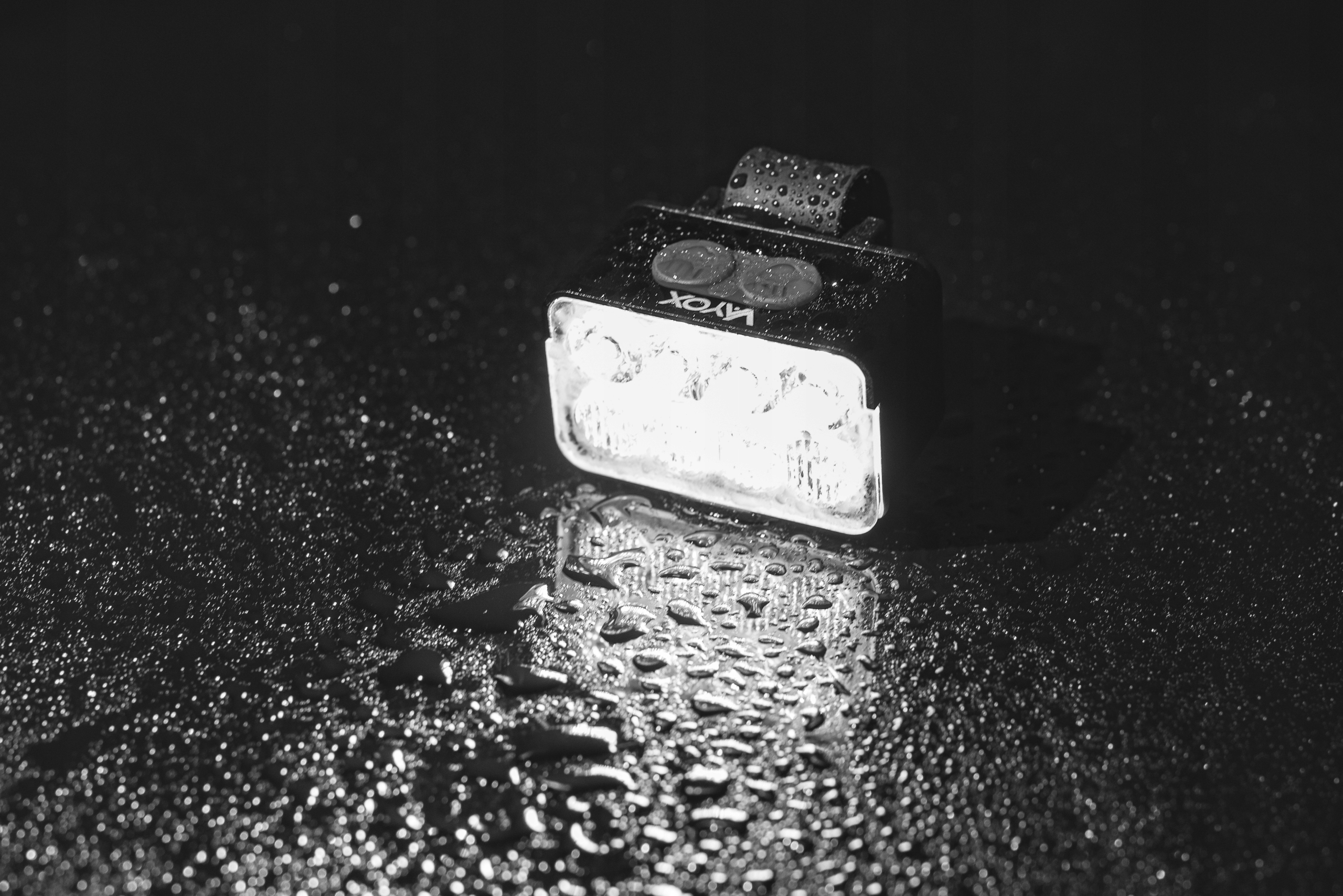 ZESTAW LAMPEK ROWEROWYCH OŚWIETLENIE ROWEROWE PRZEDNIE I TYLNE USB-C VAYOX Strumień świetlny 900 lm