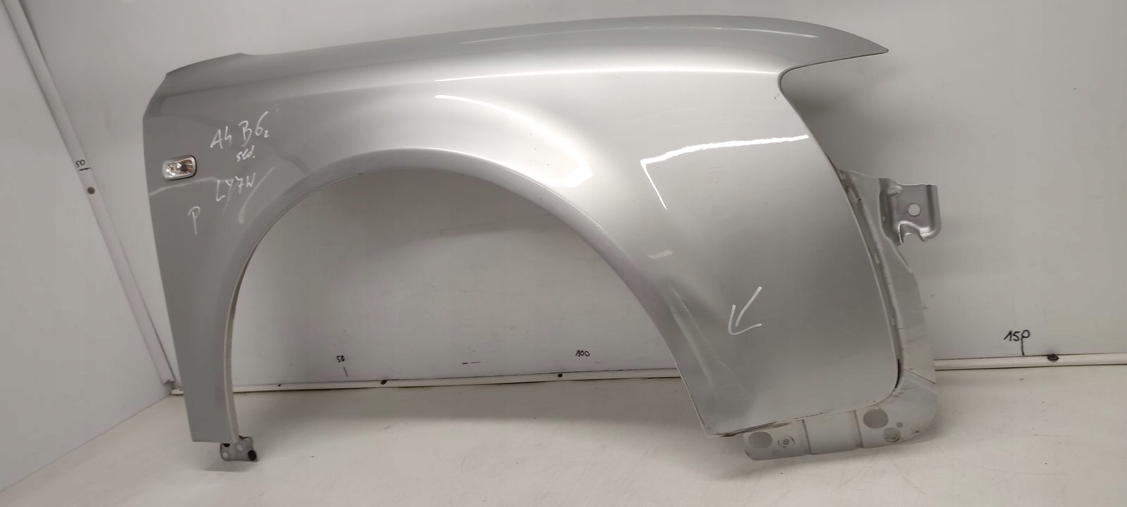 fender right front front Audi A4 B6 sedan LY7W