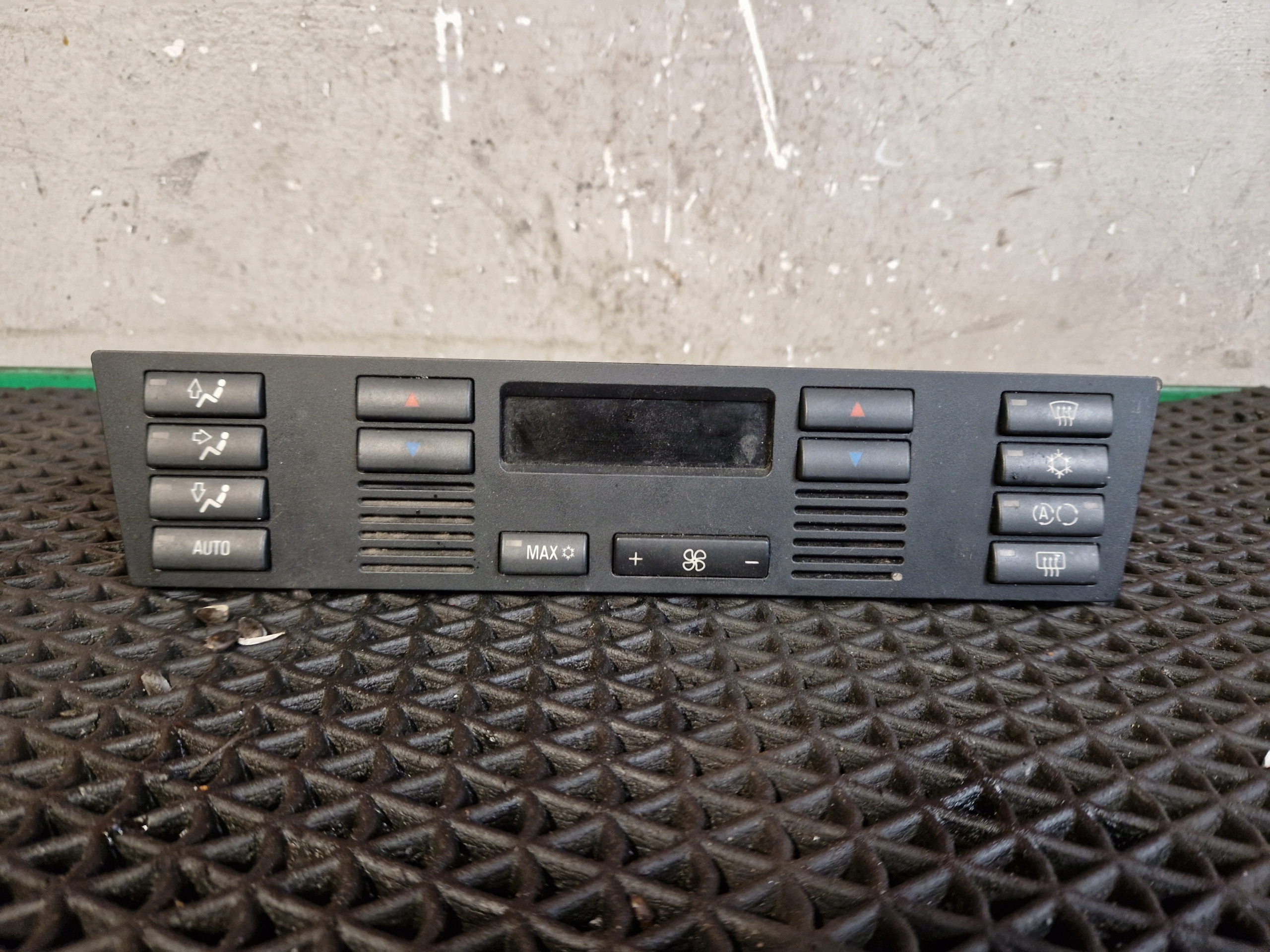 Панель кондиціонера BMW E39 2.0 6916641