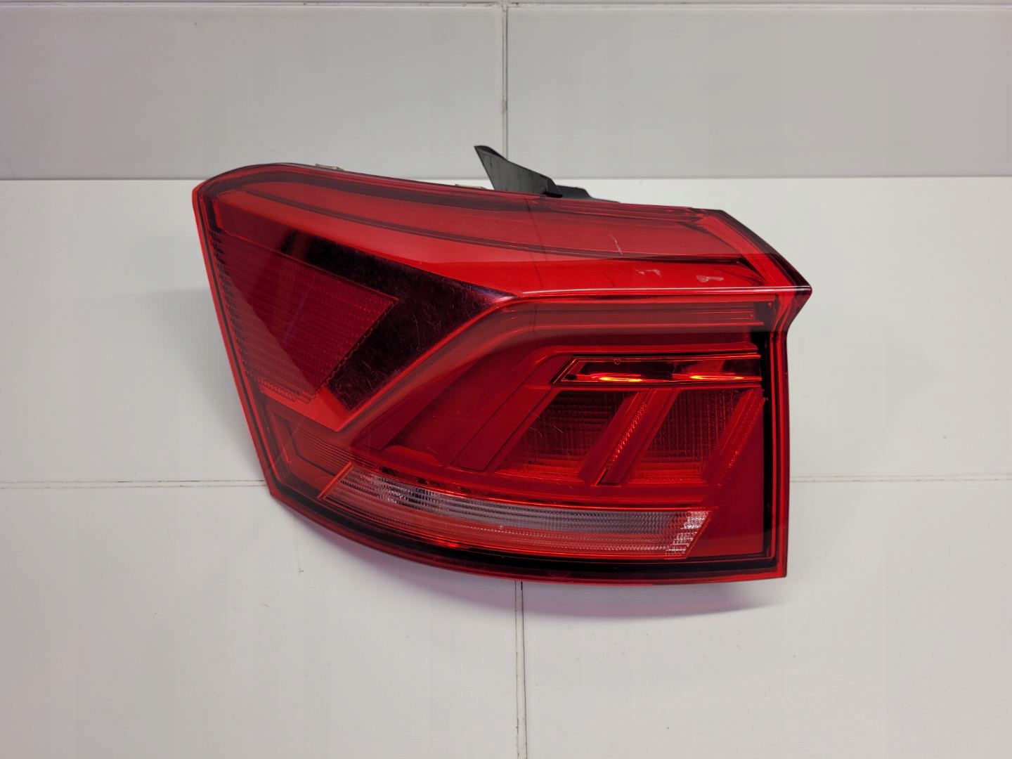 light rear left side Volkswagen T-Roc 2019 2GA945095