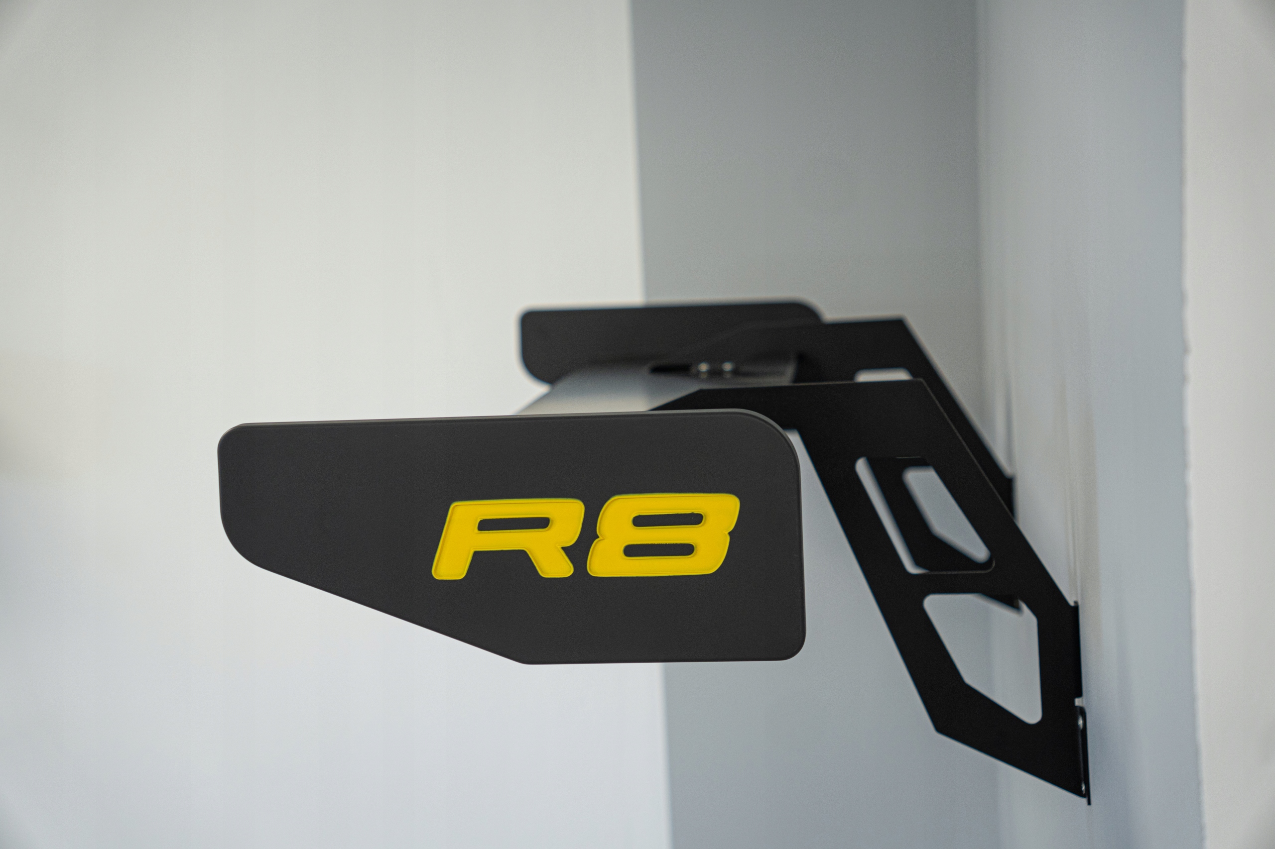 PÓŁKA W KSZTAŁCIE SPOILERA AEROPÓŁKA R8 ŻÓŁTY Vegas Yellow (PÓŁKA SPOILER)