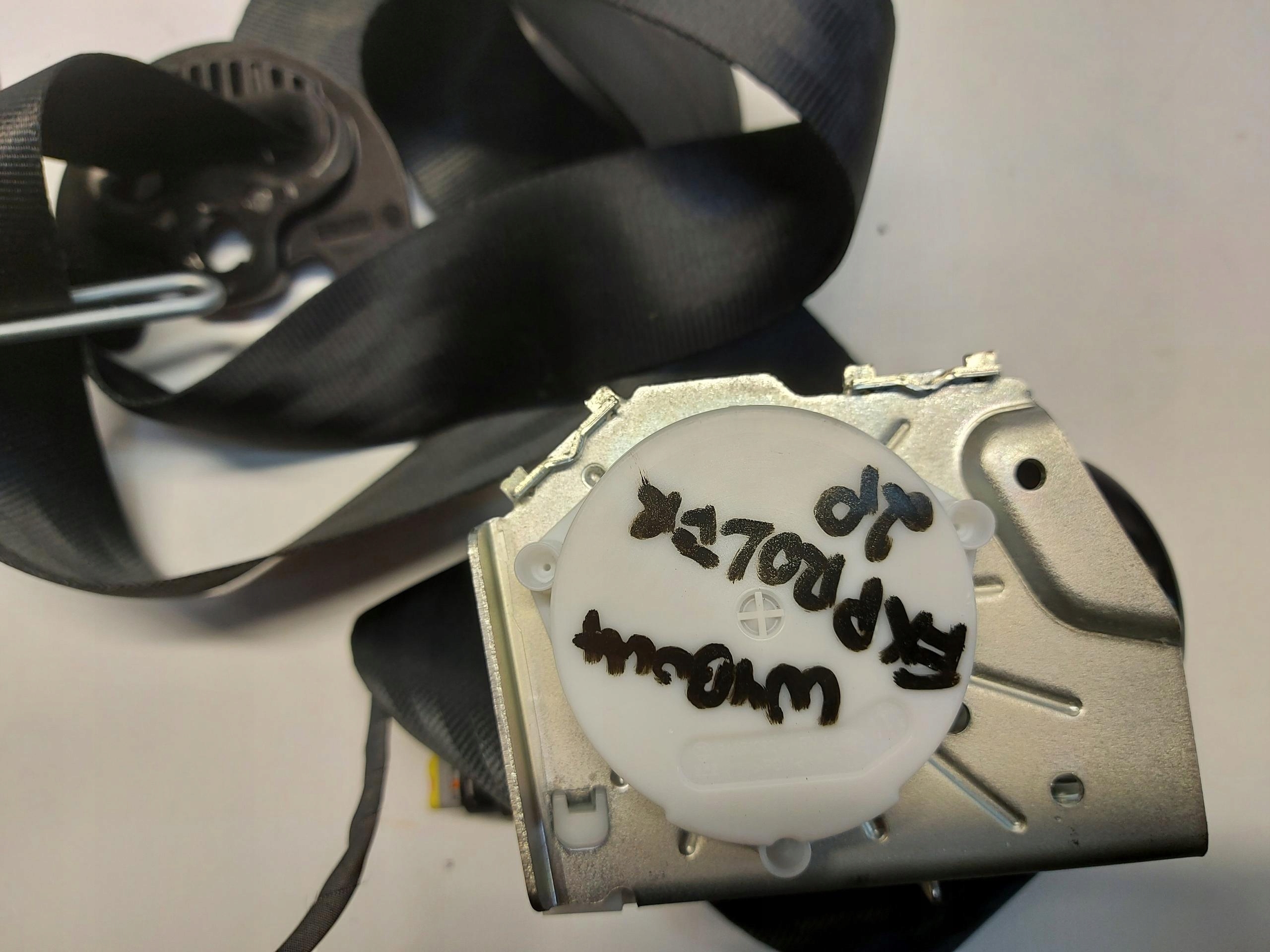 Ford Explorer VII R2KB tension belt safety left front WYSTRZELONY