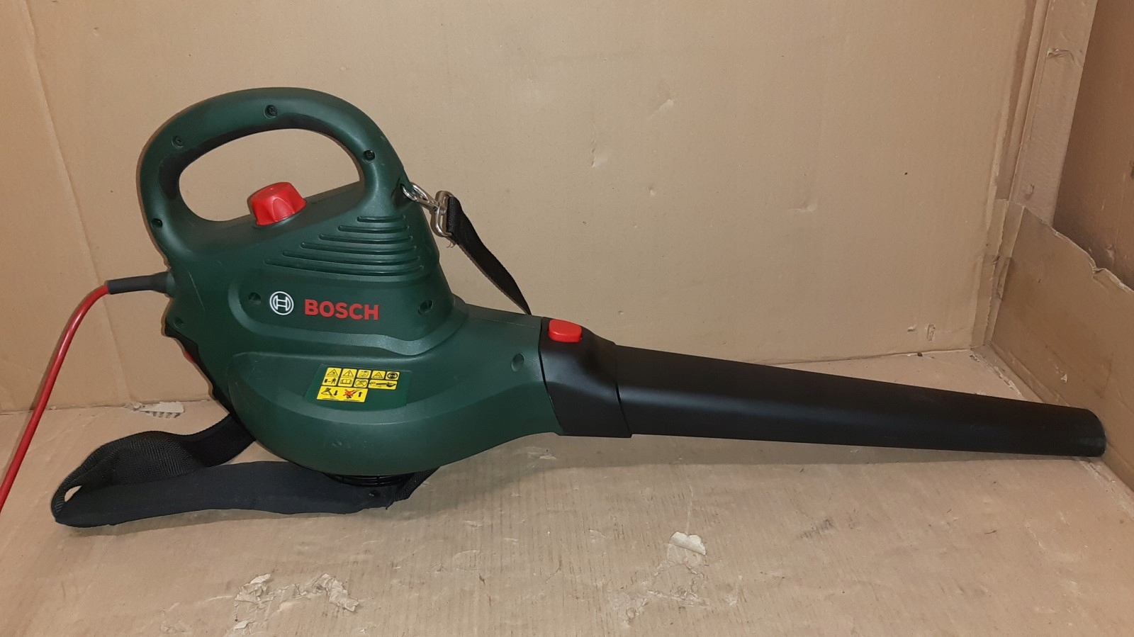 Dmuchawa Elektr. BOSCH UNIVERSALGARDENTIDY 3000 Wydajność 1 m3/min