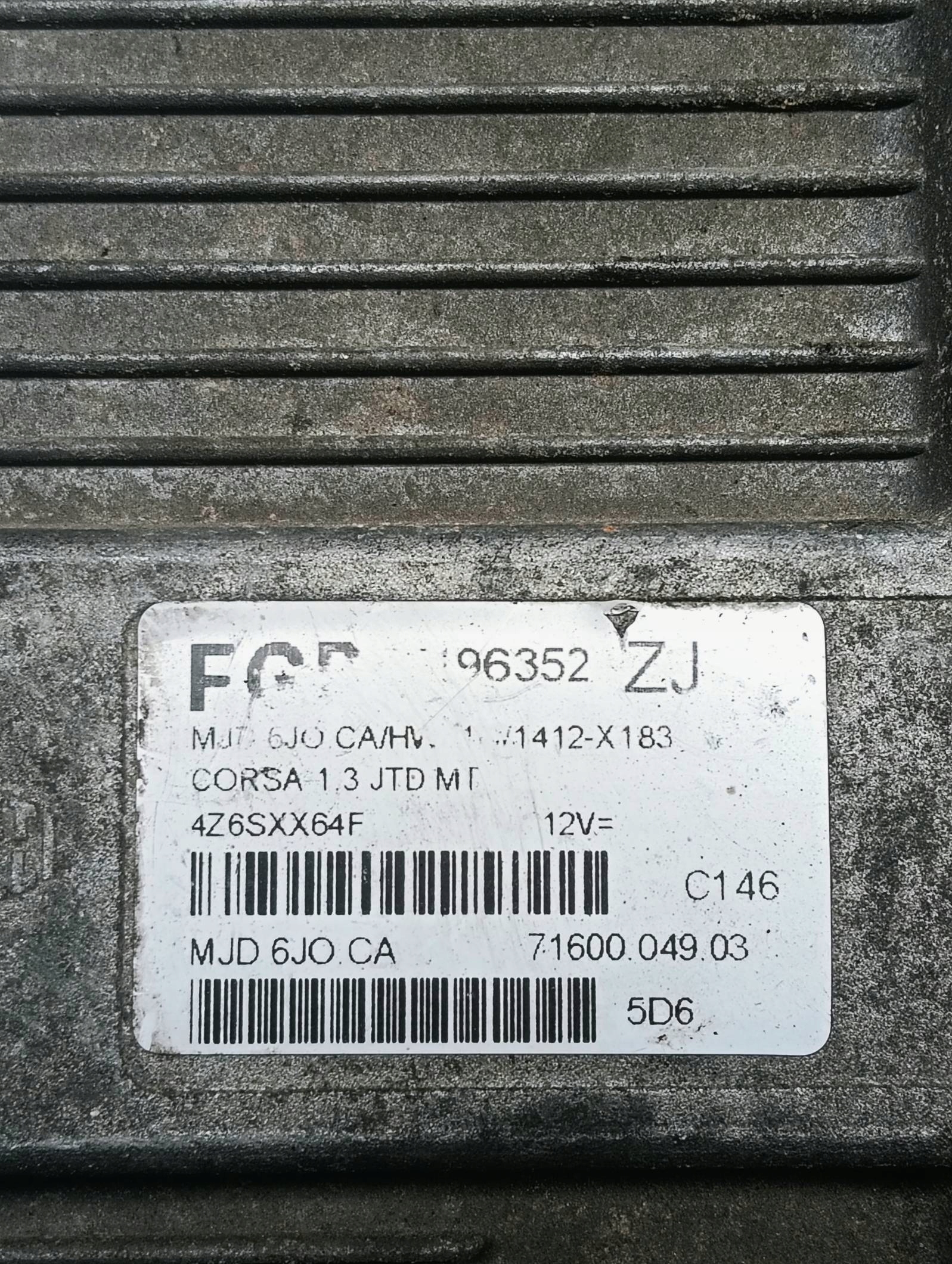 control unit of the engine Opel Corsa C 1.3 CDTI 05r 55196352