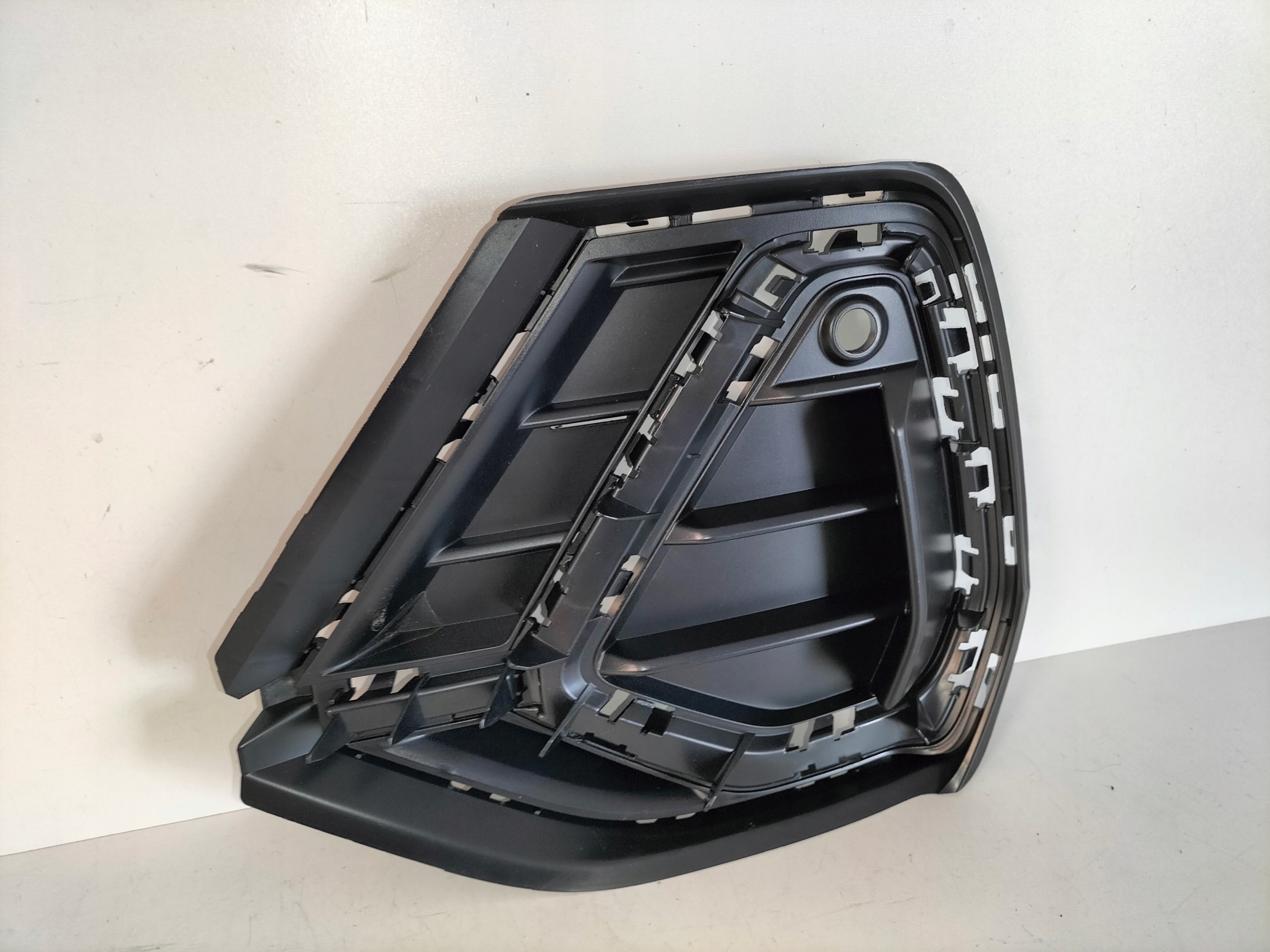 grille grid of a bumper front left AUDI Q3 II 83A 18- S-LINE