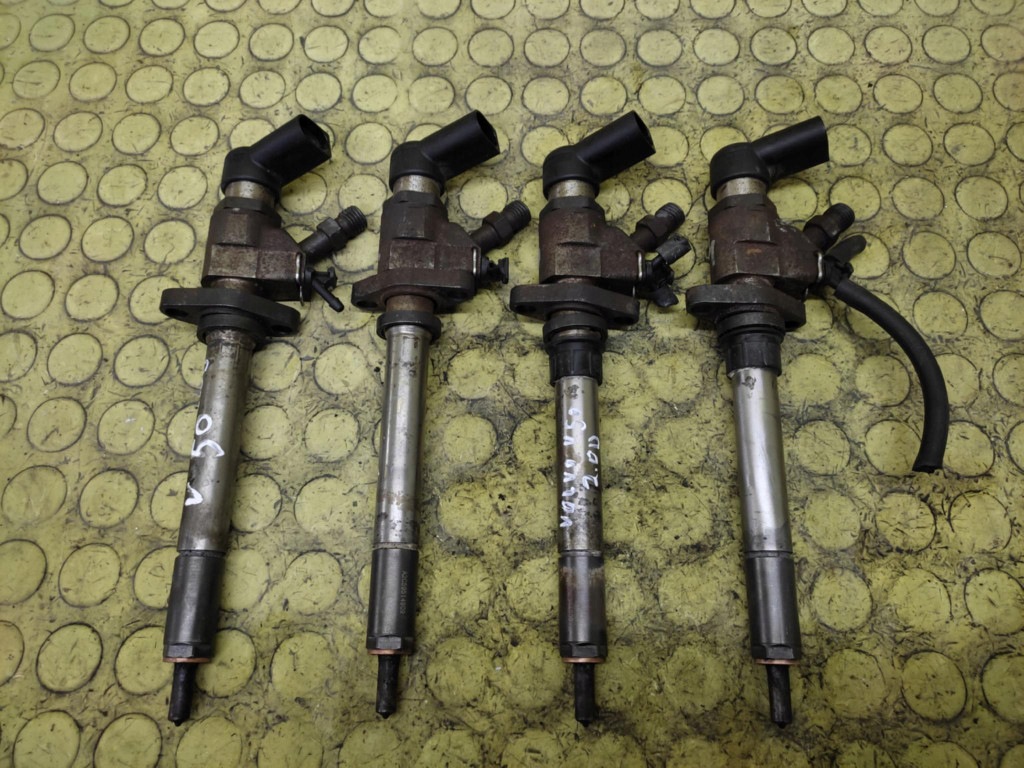 VOLVO V50 2.0 D injector 9657144580