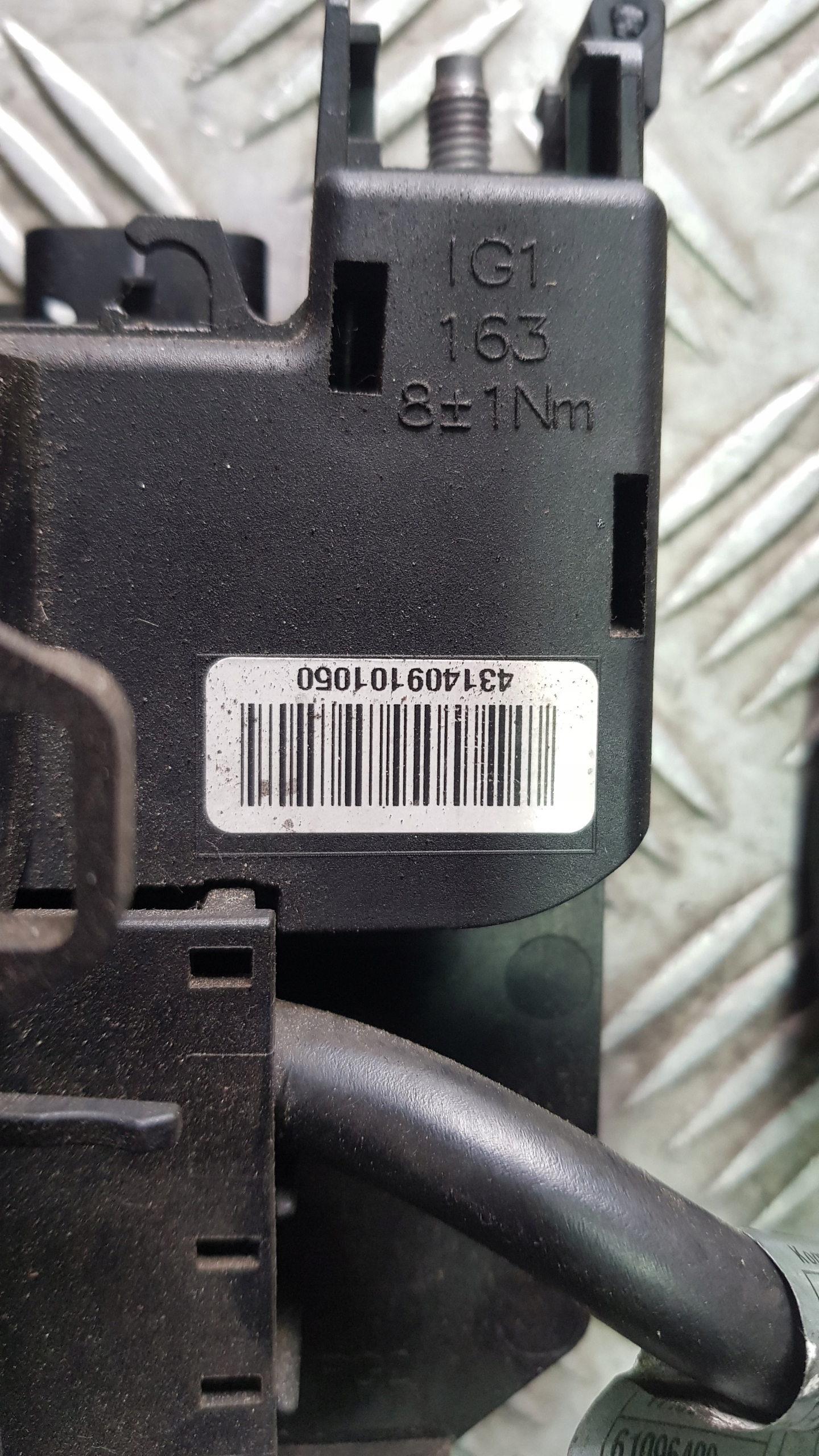 MERCEDES W204 pyrotechnic clamp plus A2075400240