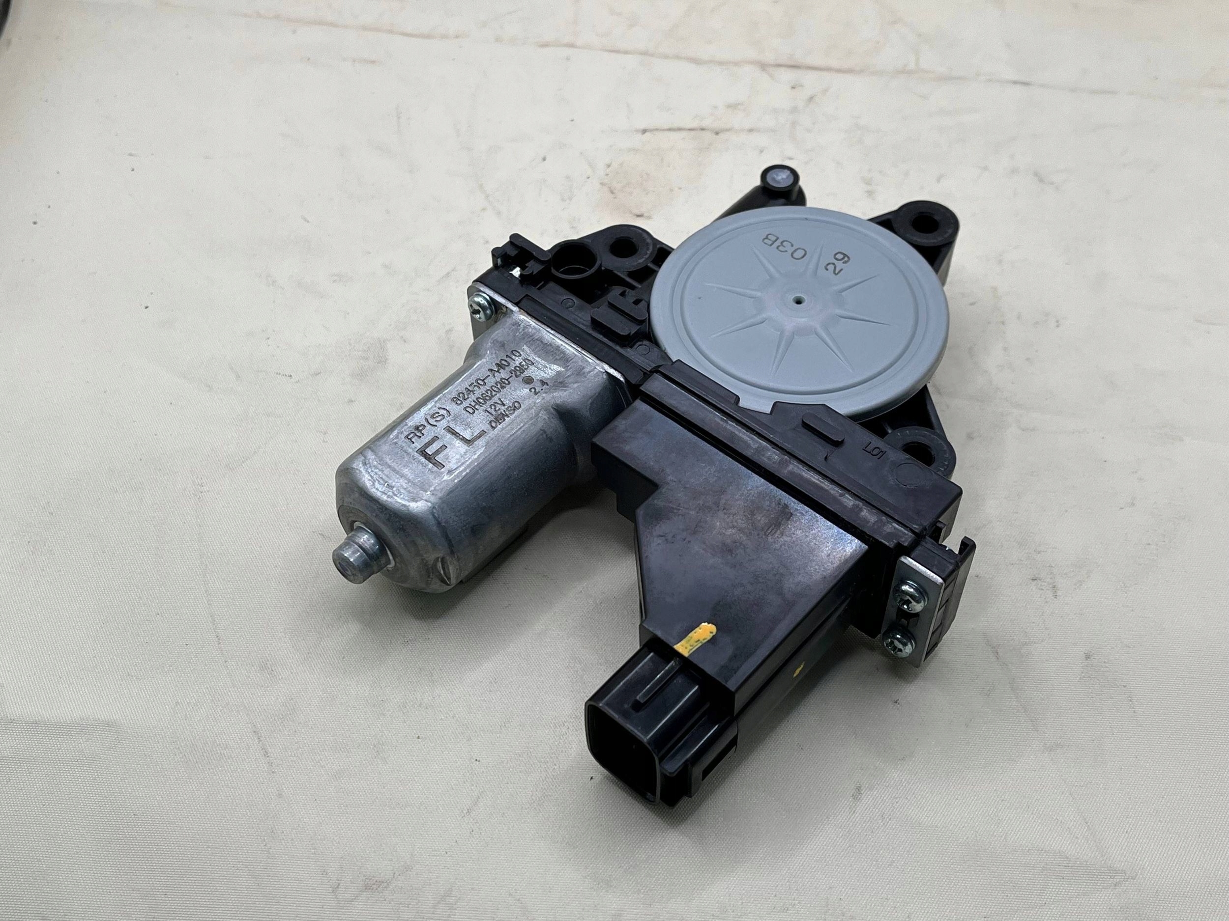 82450-A4010 mini motor lifting windows left front KIA CARENS IV !J